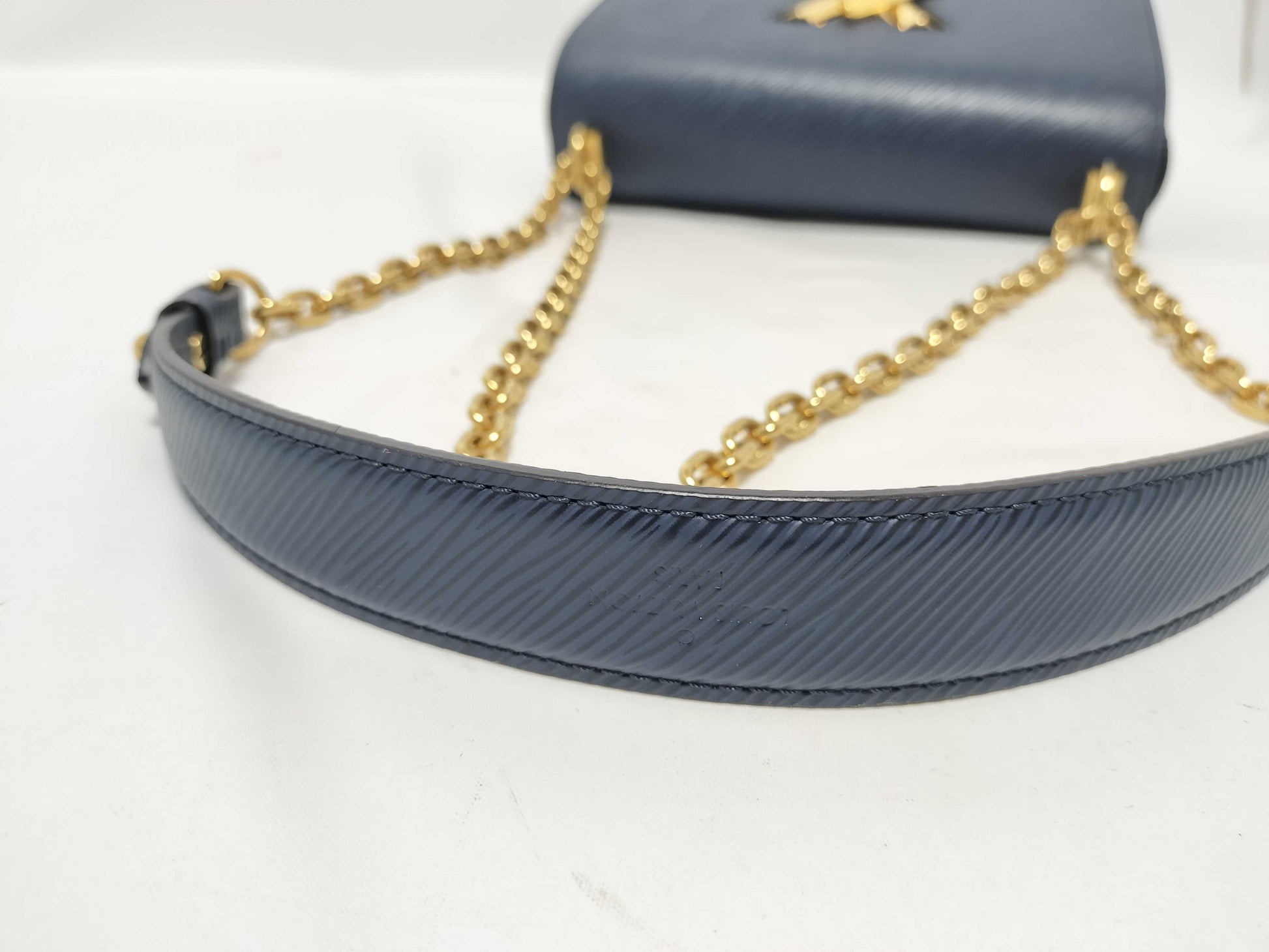 LOUIS VUITTON M53090 LOUIS VUITTON Epi Twist MM M53090 AR0220 Navy Mirrored RFID Enabled Shoulder Bag