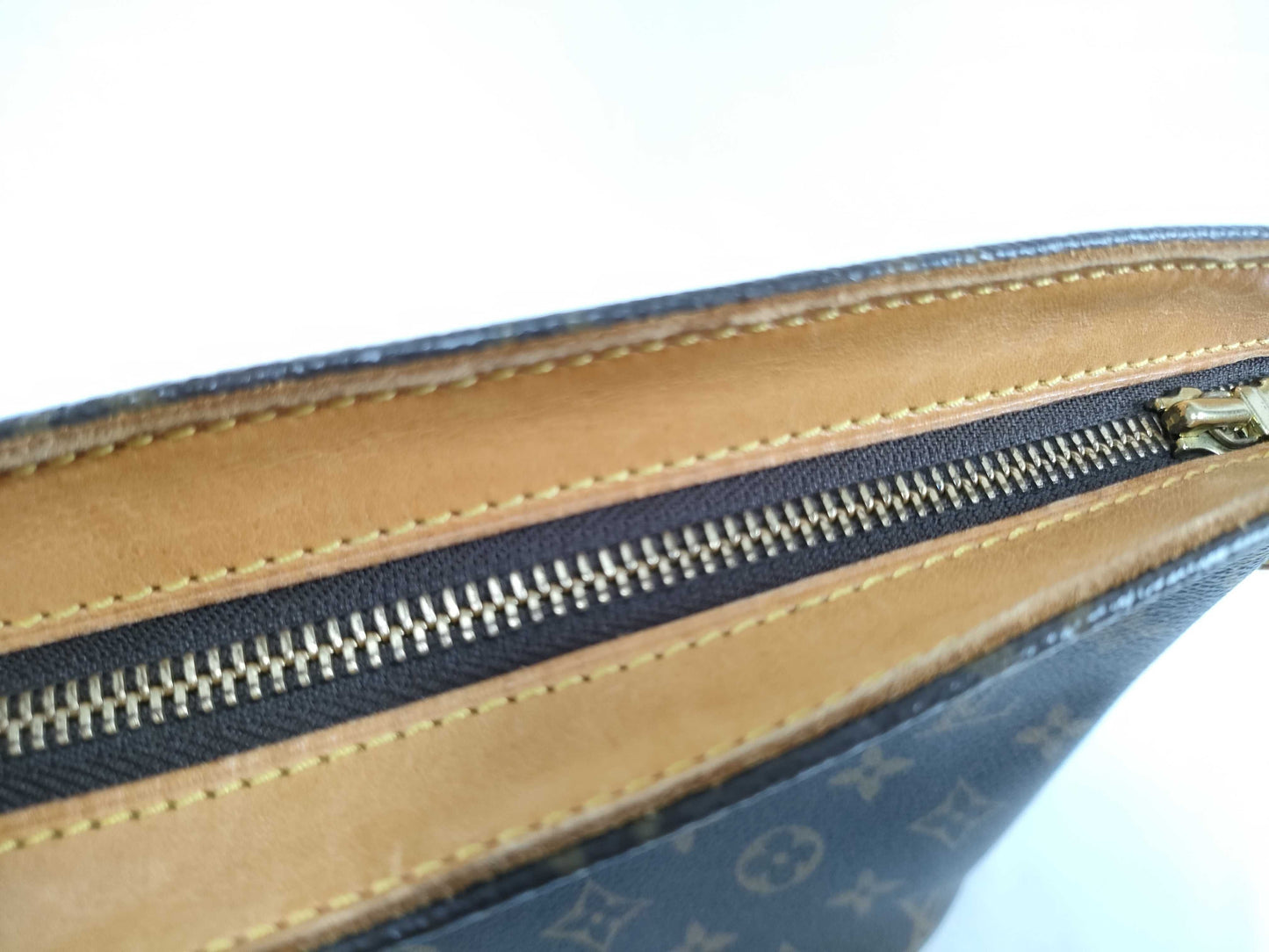 LOUIS VUITTON M 51290 Monogram Drouot Shoulder Bag