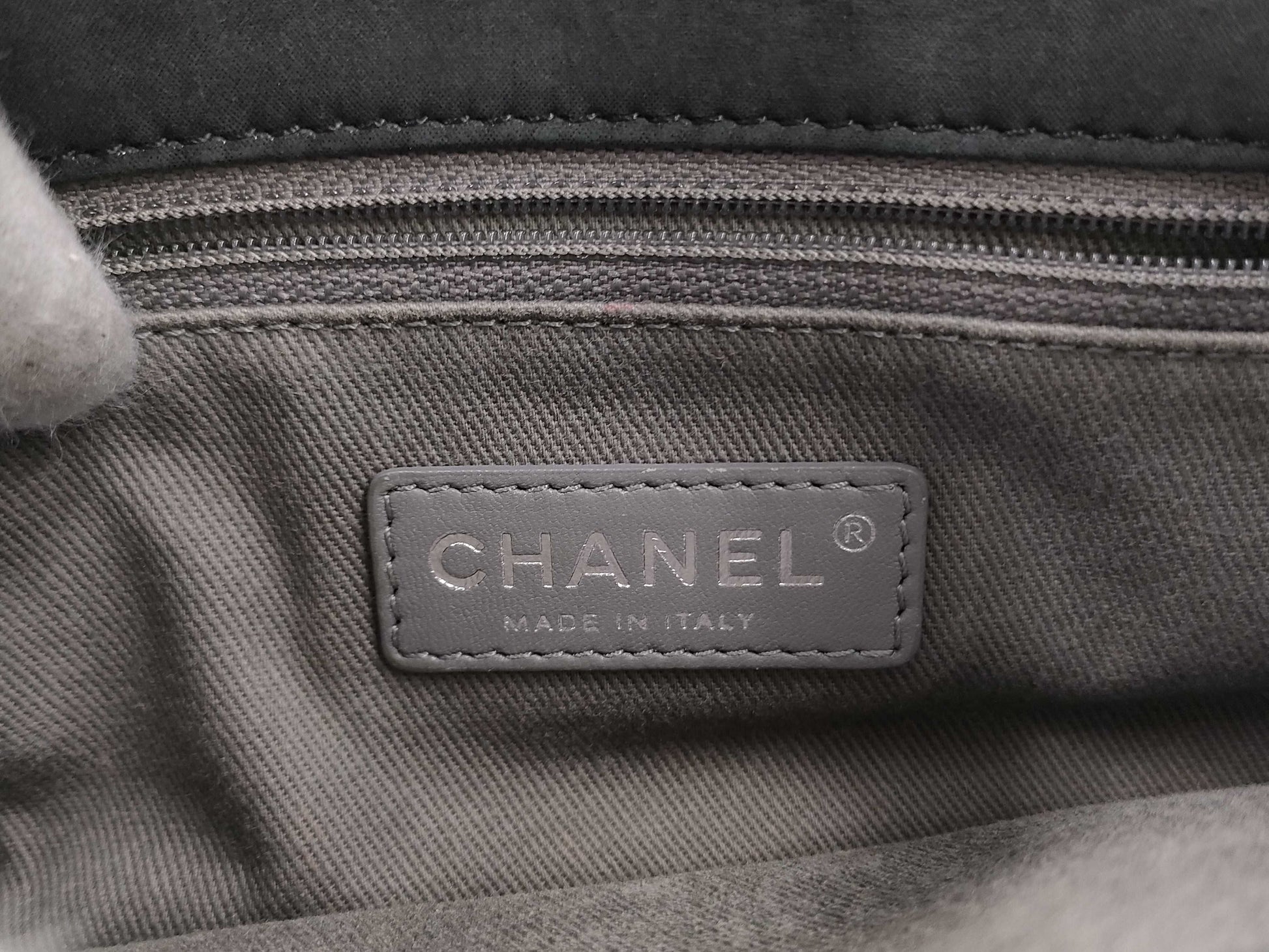 CHANEL Black Chain Shoulder Bag with Matelasse and Wild Stitching