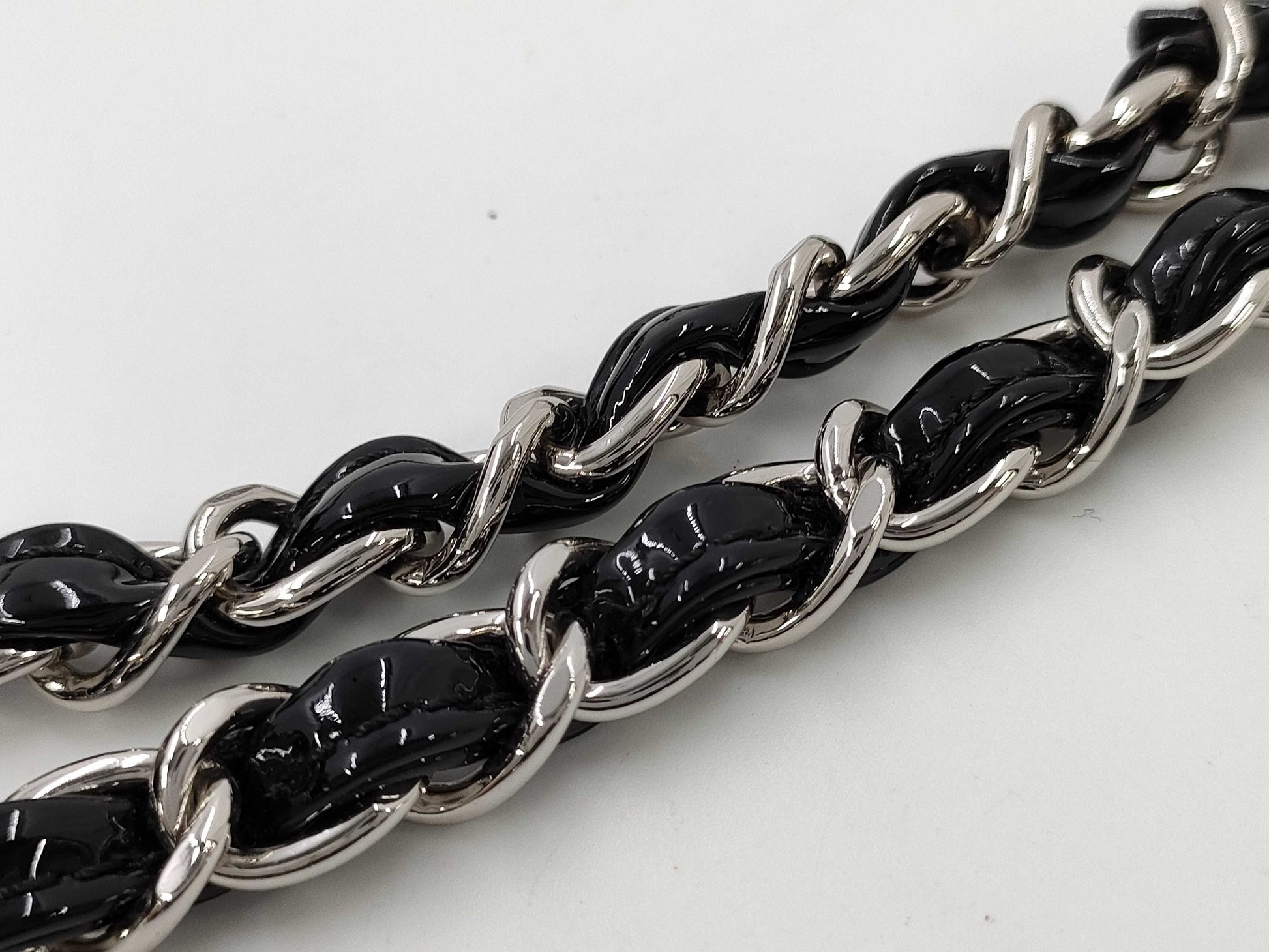 CHANEL Patent Leather Chain Shoulder Bag, Black, 22000022