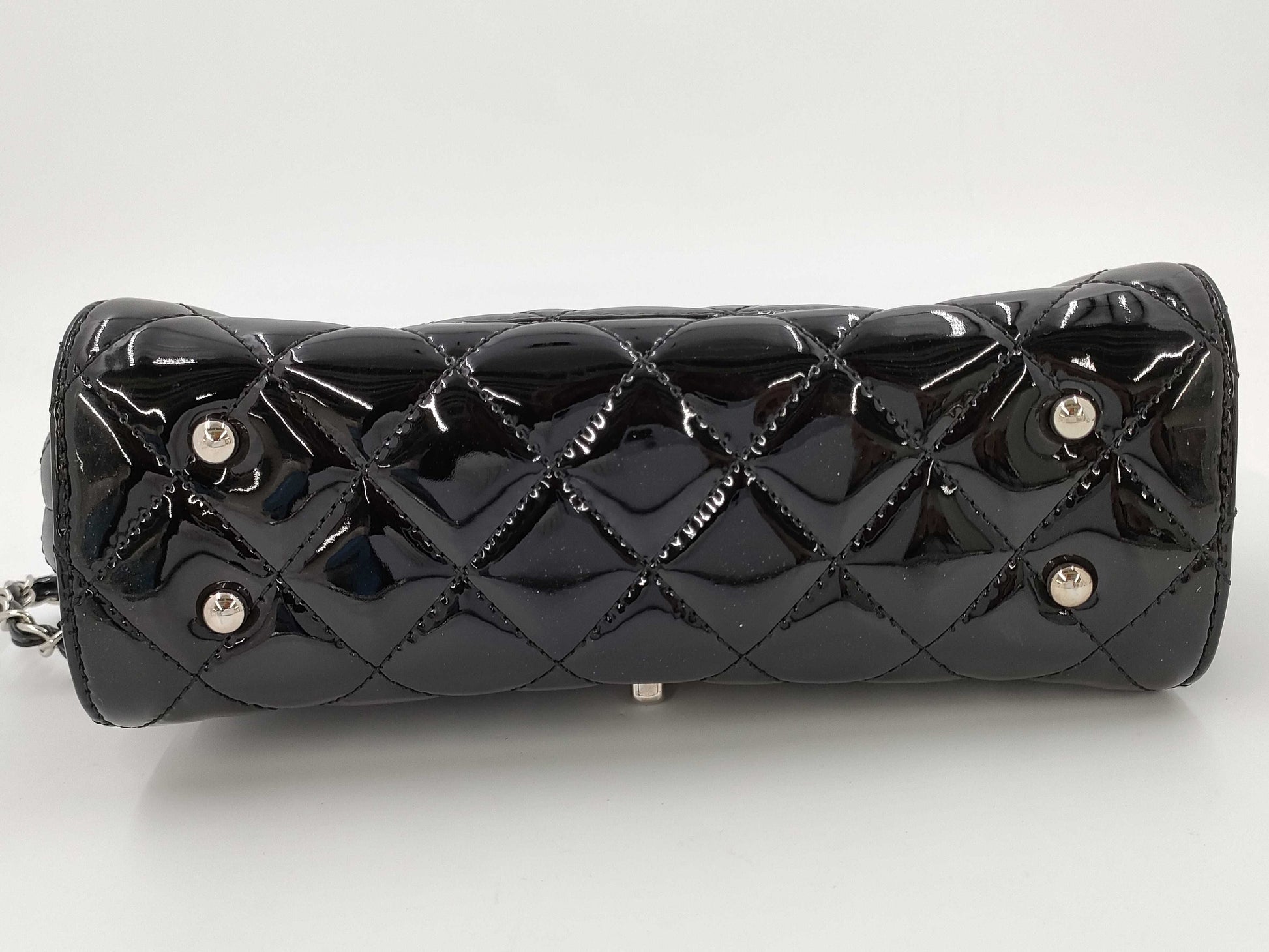CHANEL Patent Leather Chain Shoulder Bag, Black, 22000022