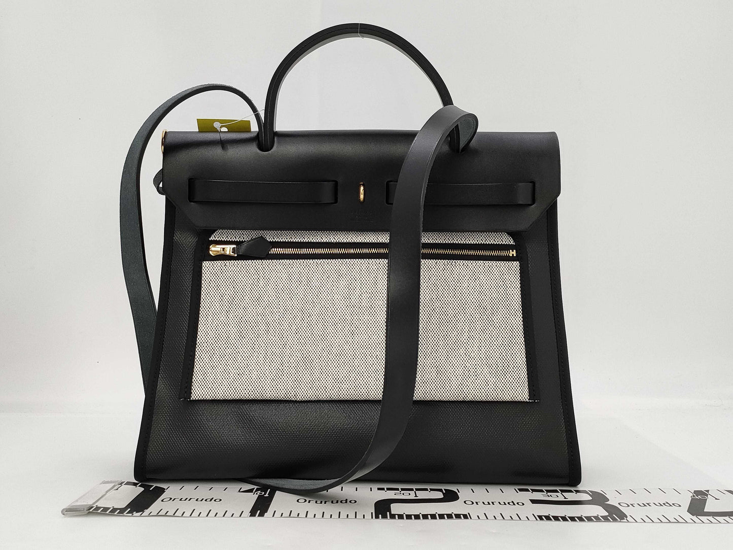 HERMES Airbag Zip PM 31 Toile H Berline Vache Hunter Black K Stamp Bag