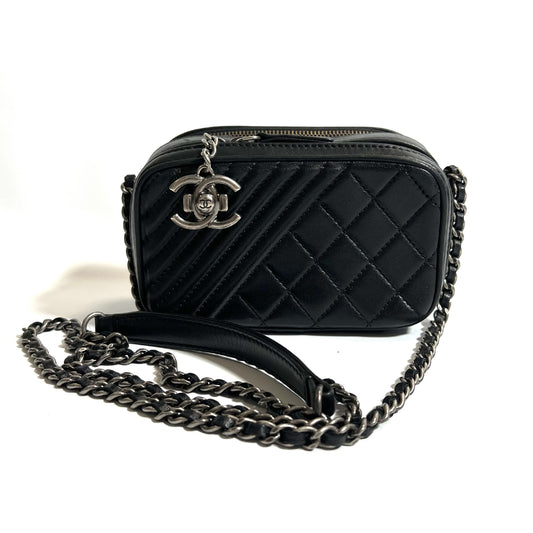 CHANEL CHANEL Boy Chanel Matelasse Shoulder Bag Lambskin 9cm Height x 16cm Width / Shoulder Bag
