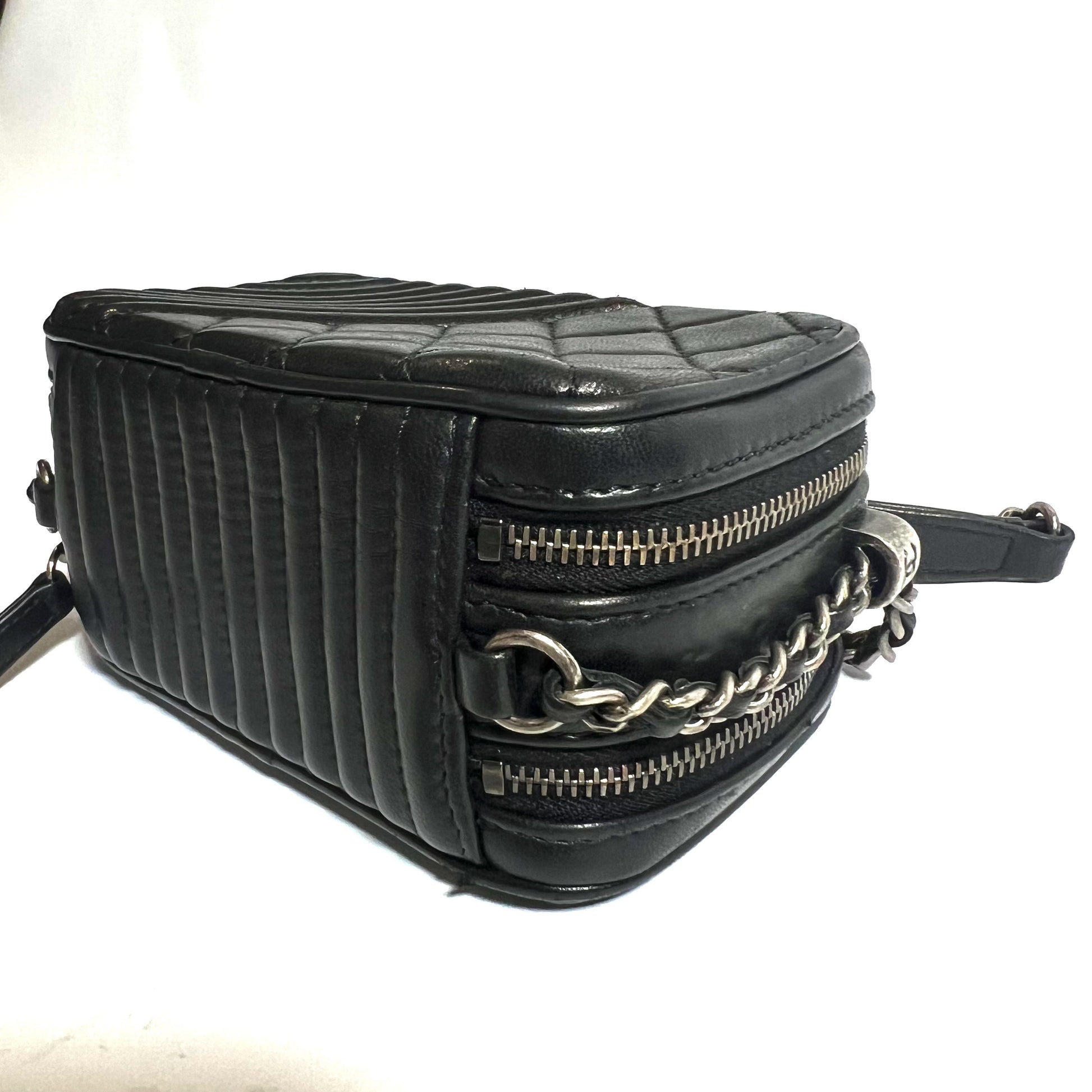 CHANEL CHANEL Boy Chanel Matelasse Shoulder Bag Lambskin 9cm Height x 16cm Width / Shoulder Bag