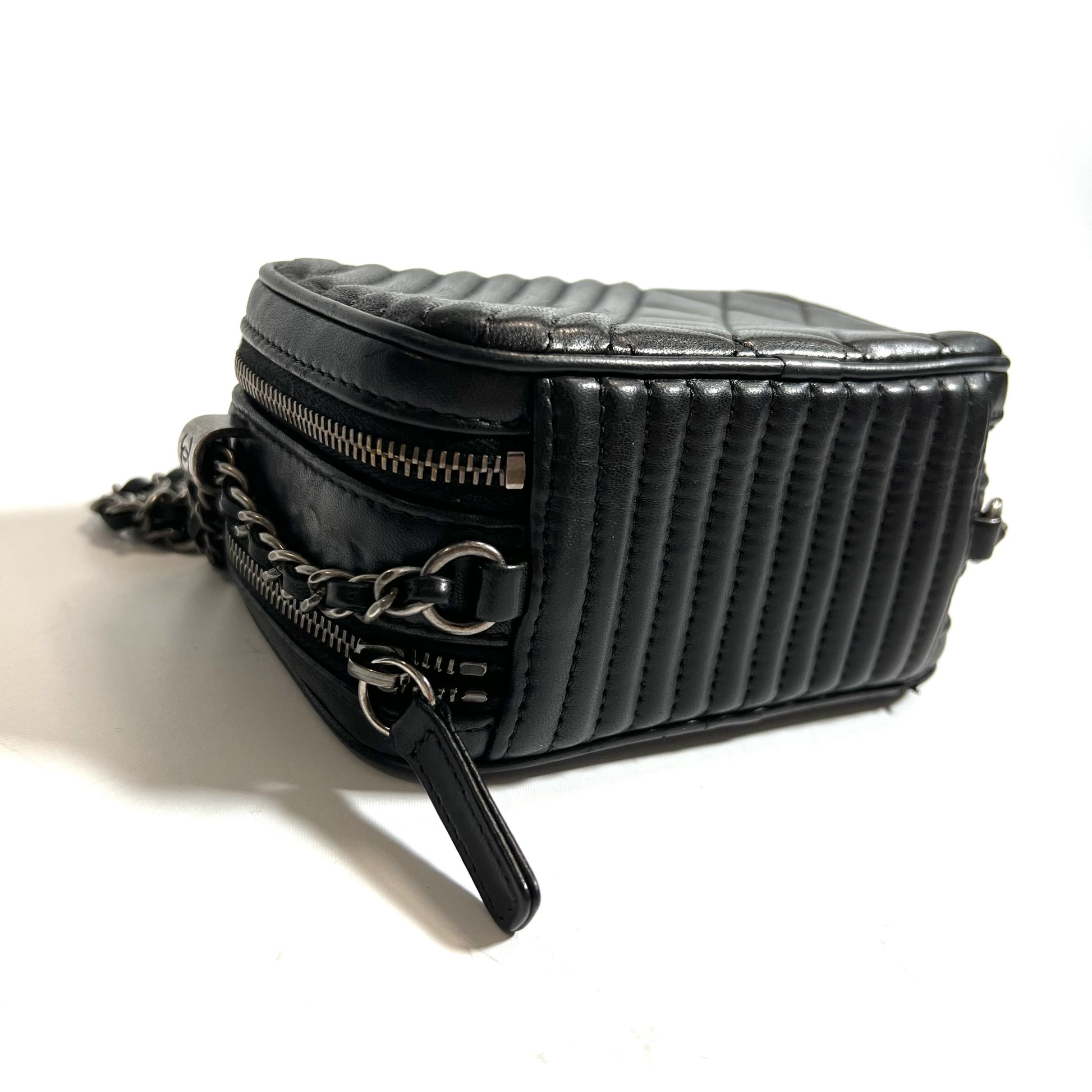 CHANEL CHANEL Boy Chanel Matelasse Shoulder Bag Lambskin 9cm Height x 16cm Width / Shoulder Bag