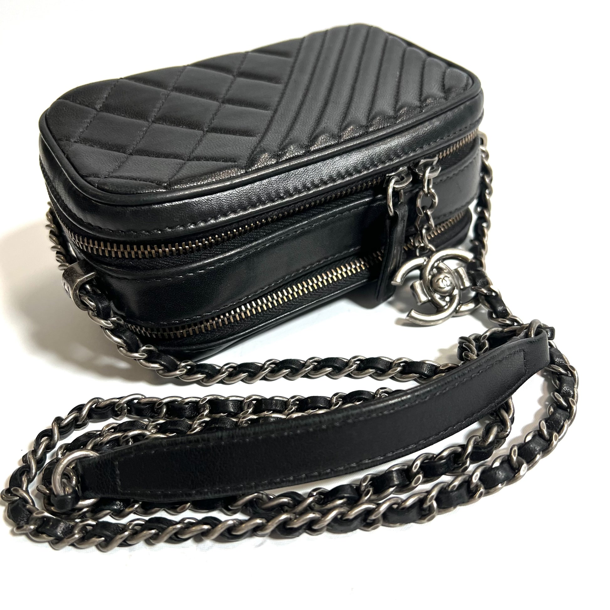 CHANEL CHANEL Boy Chanel Matelasse Shoulder Bag Lambskin 9cm Height x 16cm Width / Shoulder Bag