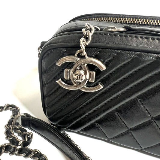 CHANEL CHANEL Boy Chanel Matelasse Shoulder Bag Lambskin 9cm Height x 16cm Width / Shoulder Bag