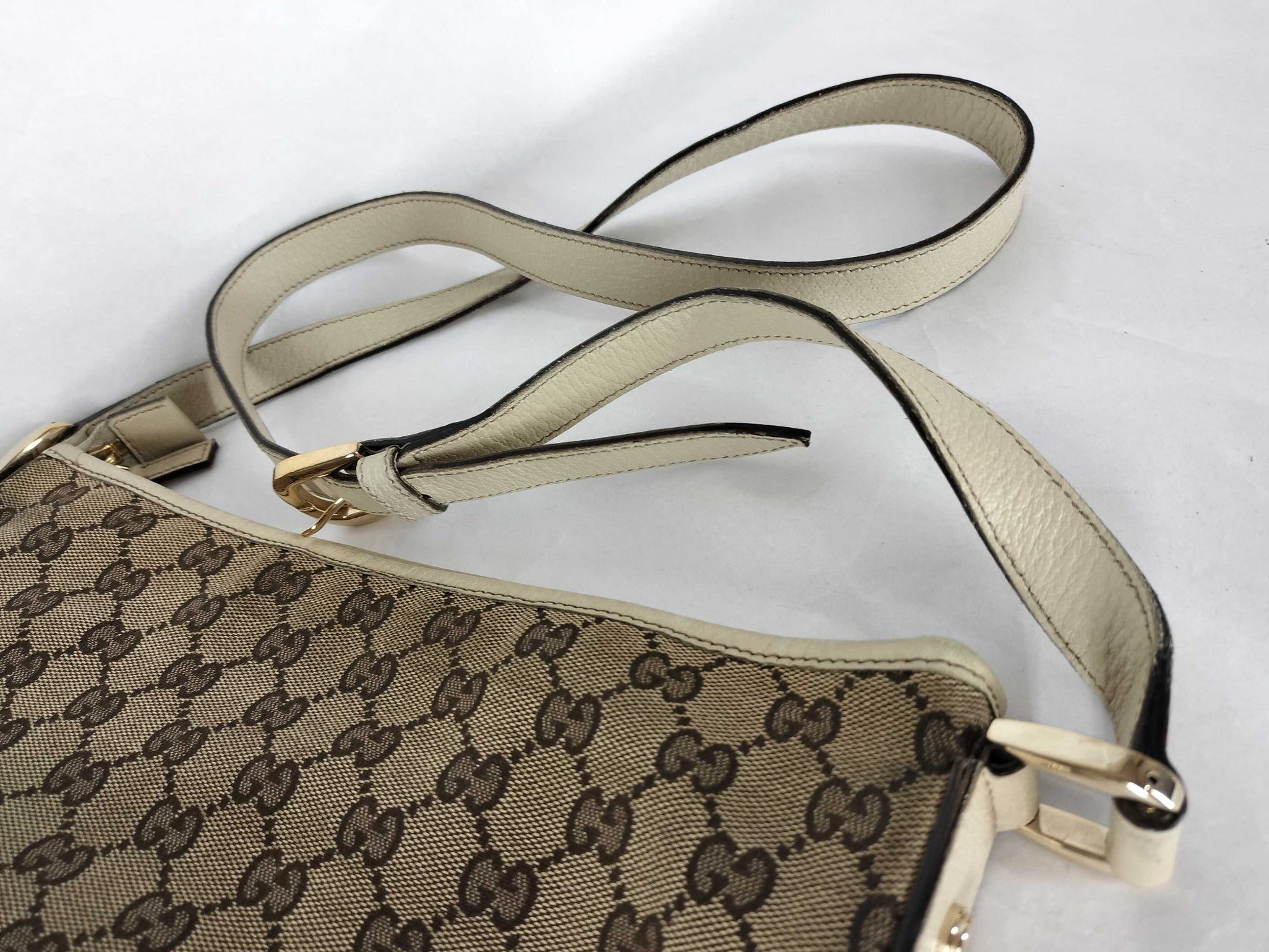 GUCCI GG Canvas Shoulder Bag