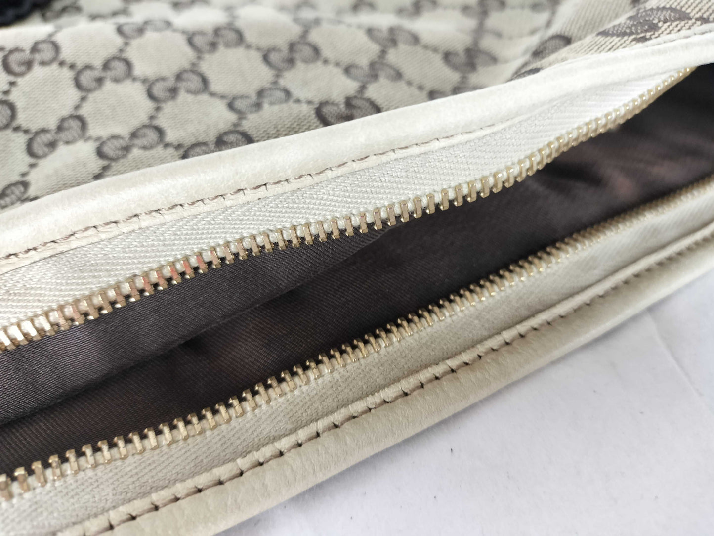 GUCCI GG Canvas Shoulder Bag
