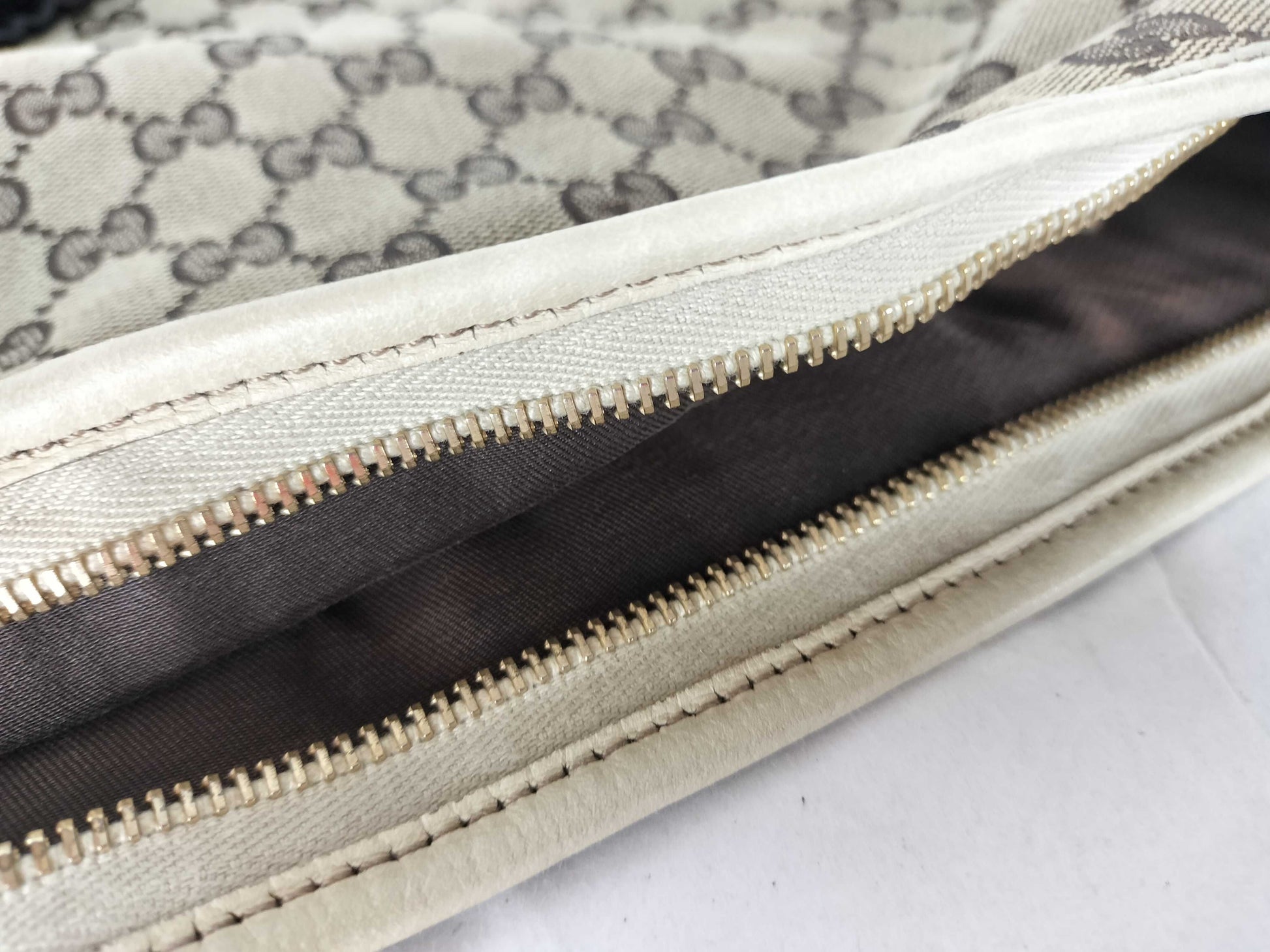GUCCI GG Canvas Shoulder Bag