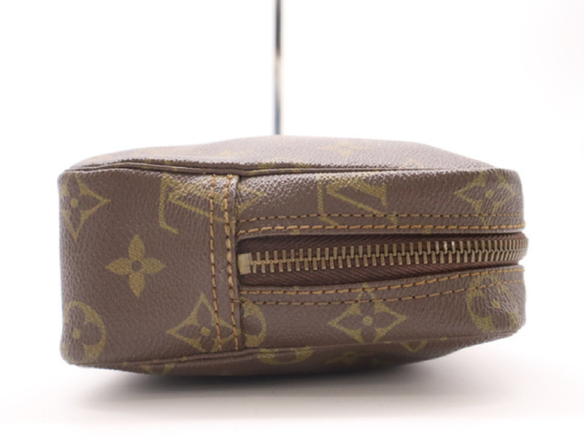 LOUIS VUITTON M47524 Monogram Truss Toilette 23 Pouch