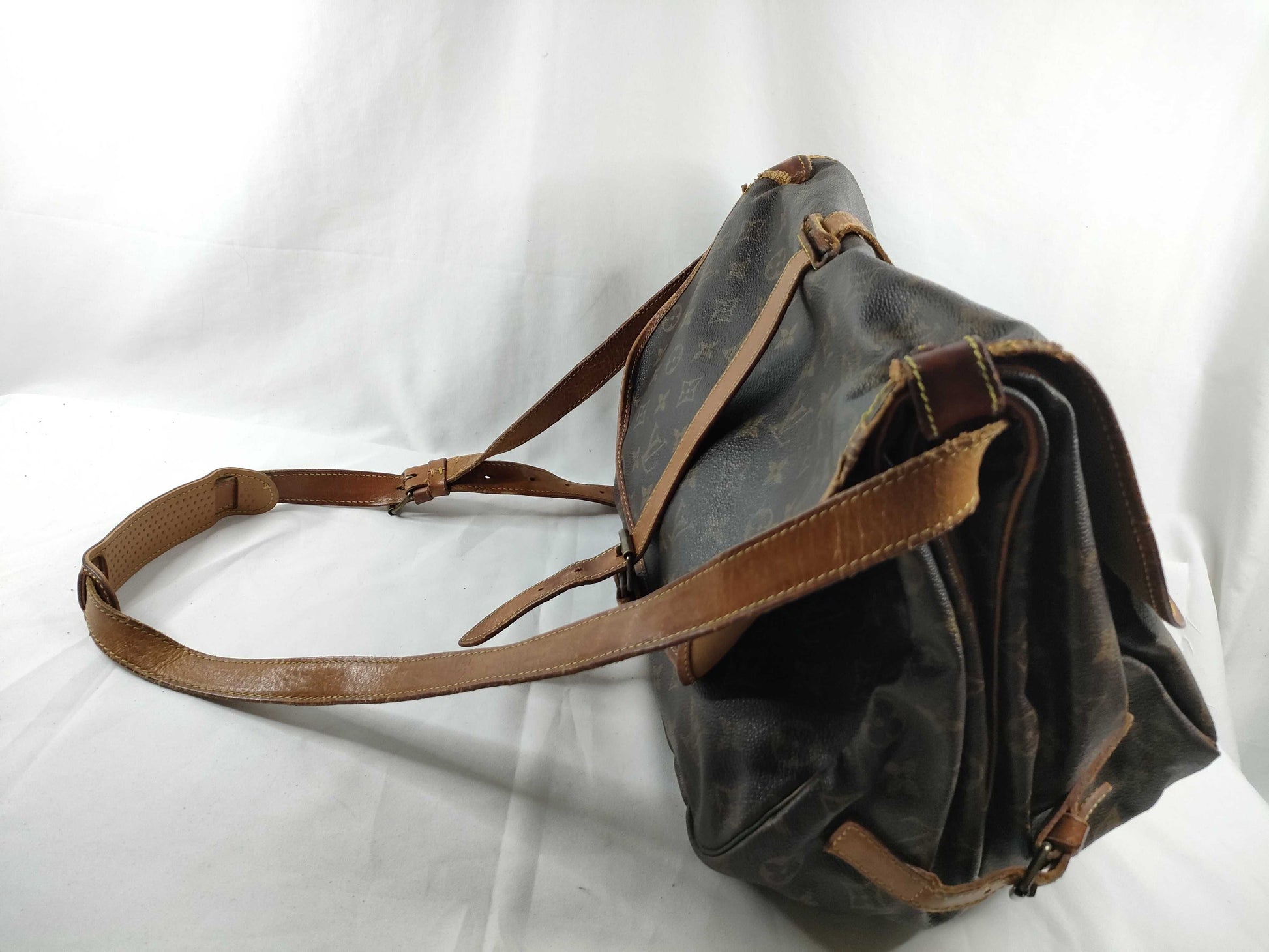 LOUIS VUITTON M42254 Monogram Saumur 35 Shoulder Bag