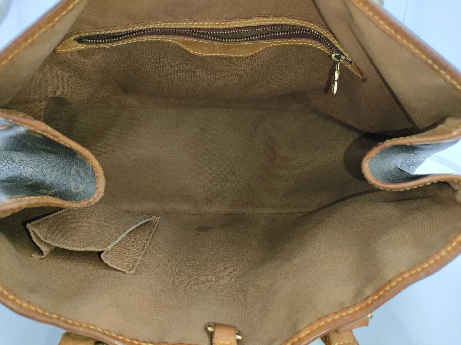 LOUIS VUITTON Batignolles Horizontal Tote Bag