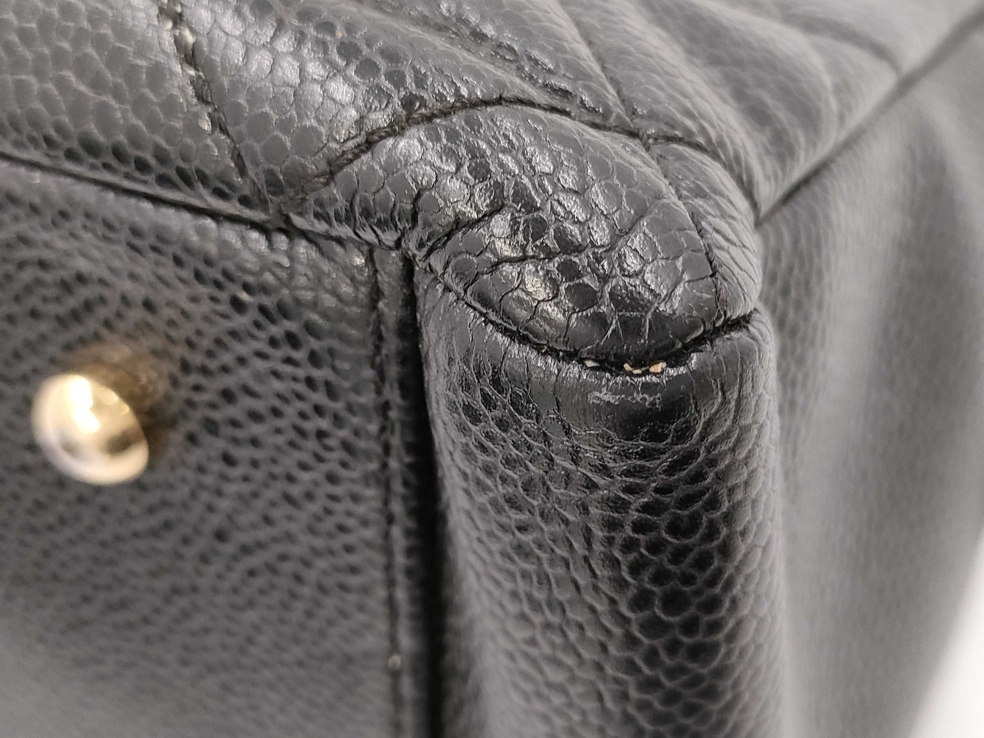 CHANEL Matelasse Caviar Skin Chain Shoulder Bag