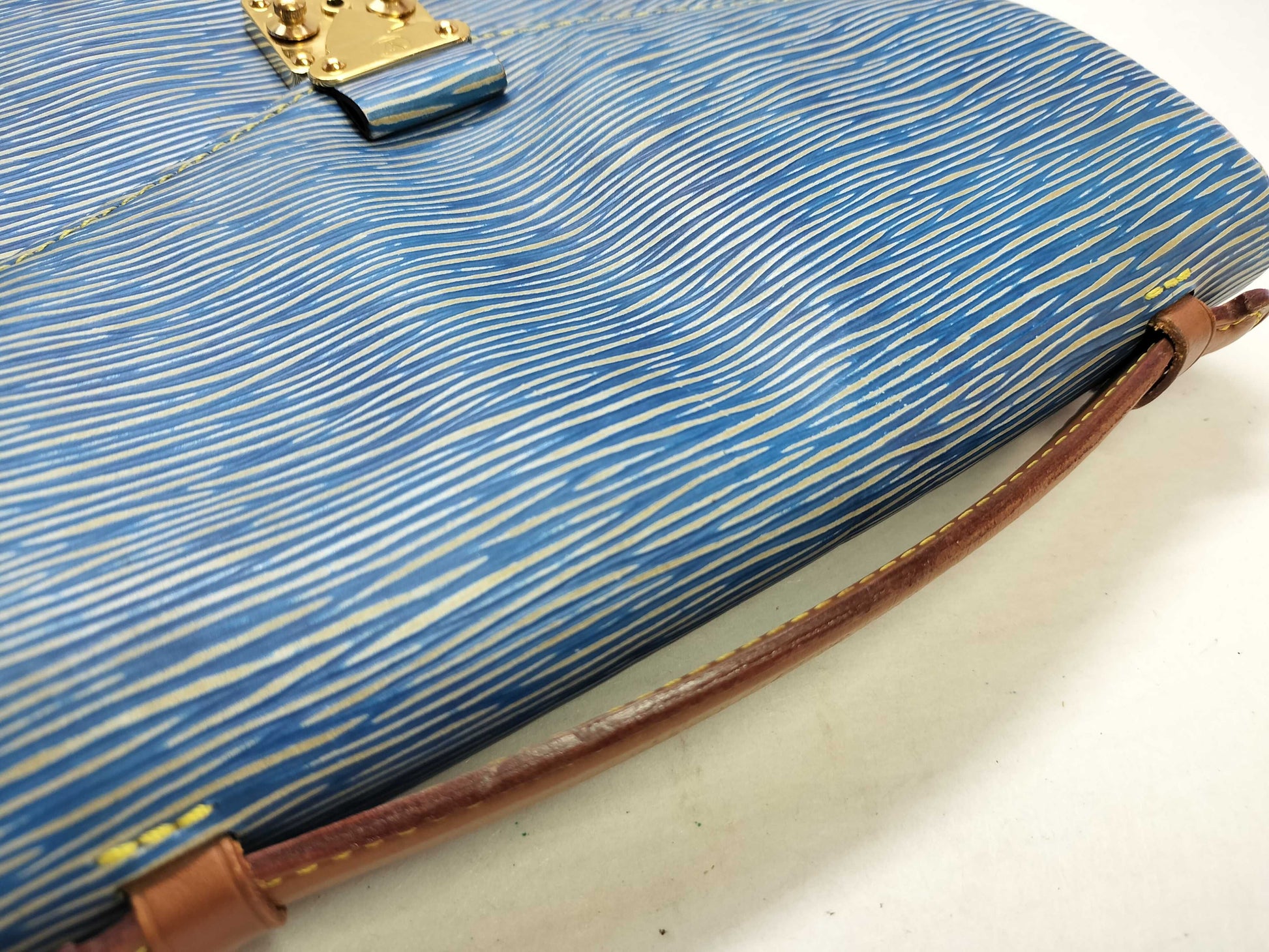 LOUIS VUITTON Epi Louis Vuitton Message Shoulder Bag Handbag