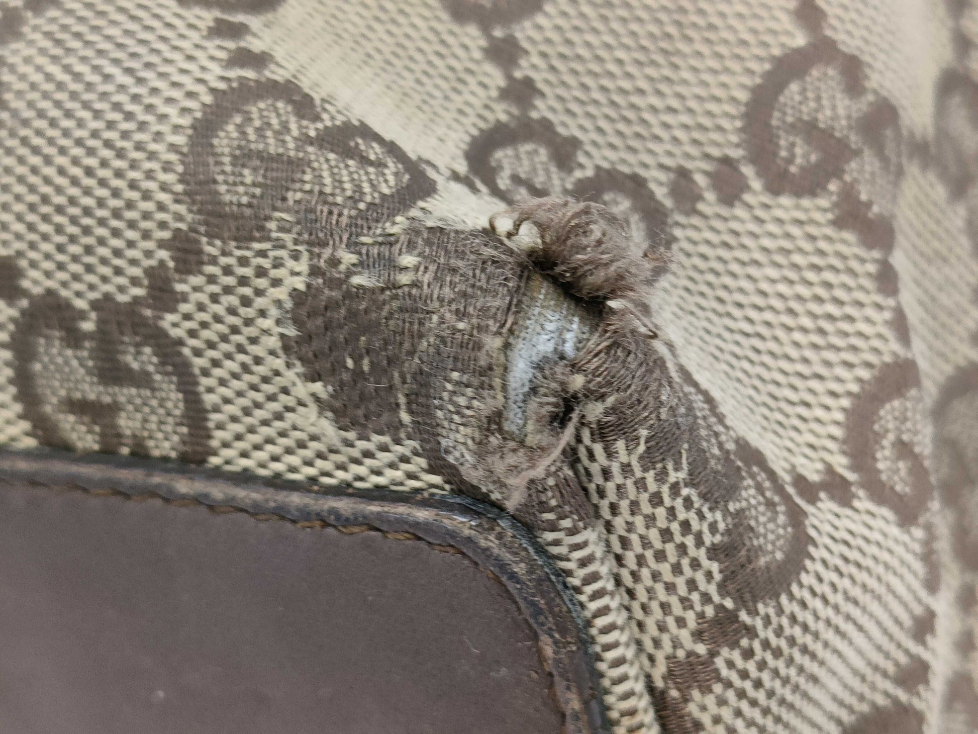 GUCCI 31243 GG Canvas Tote Bag