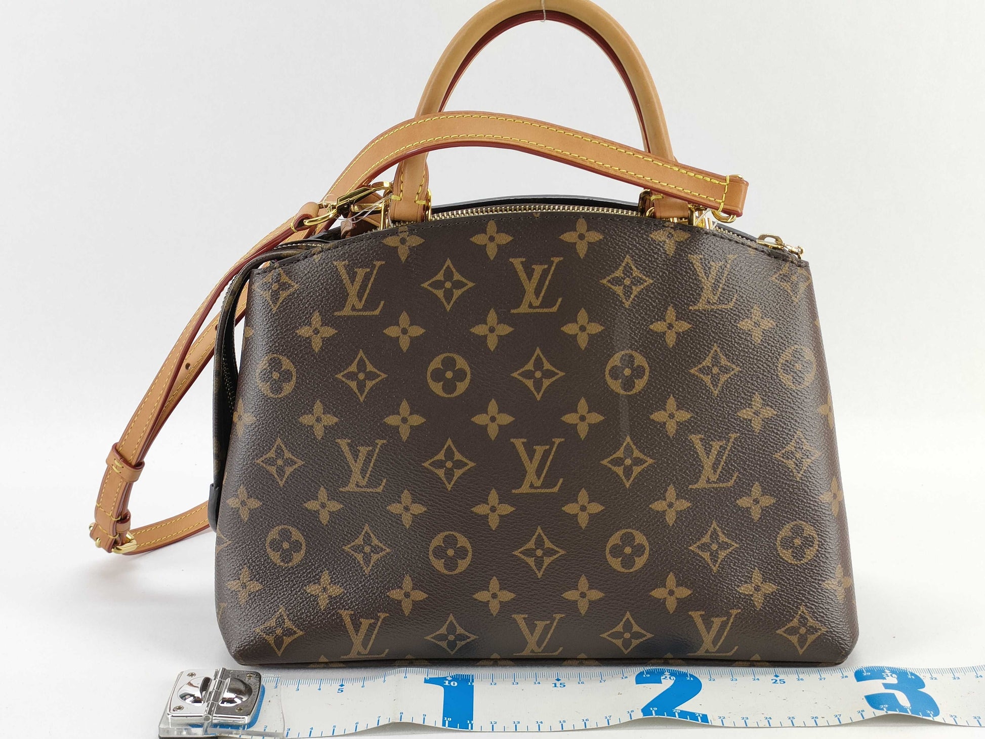 LOUIS VUITTON M45900 Monogram Louis Vuitton Montaigne Tote Bag