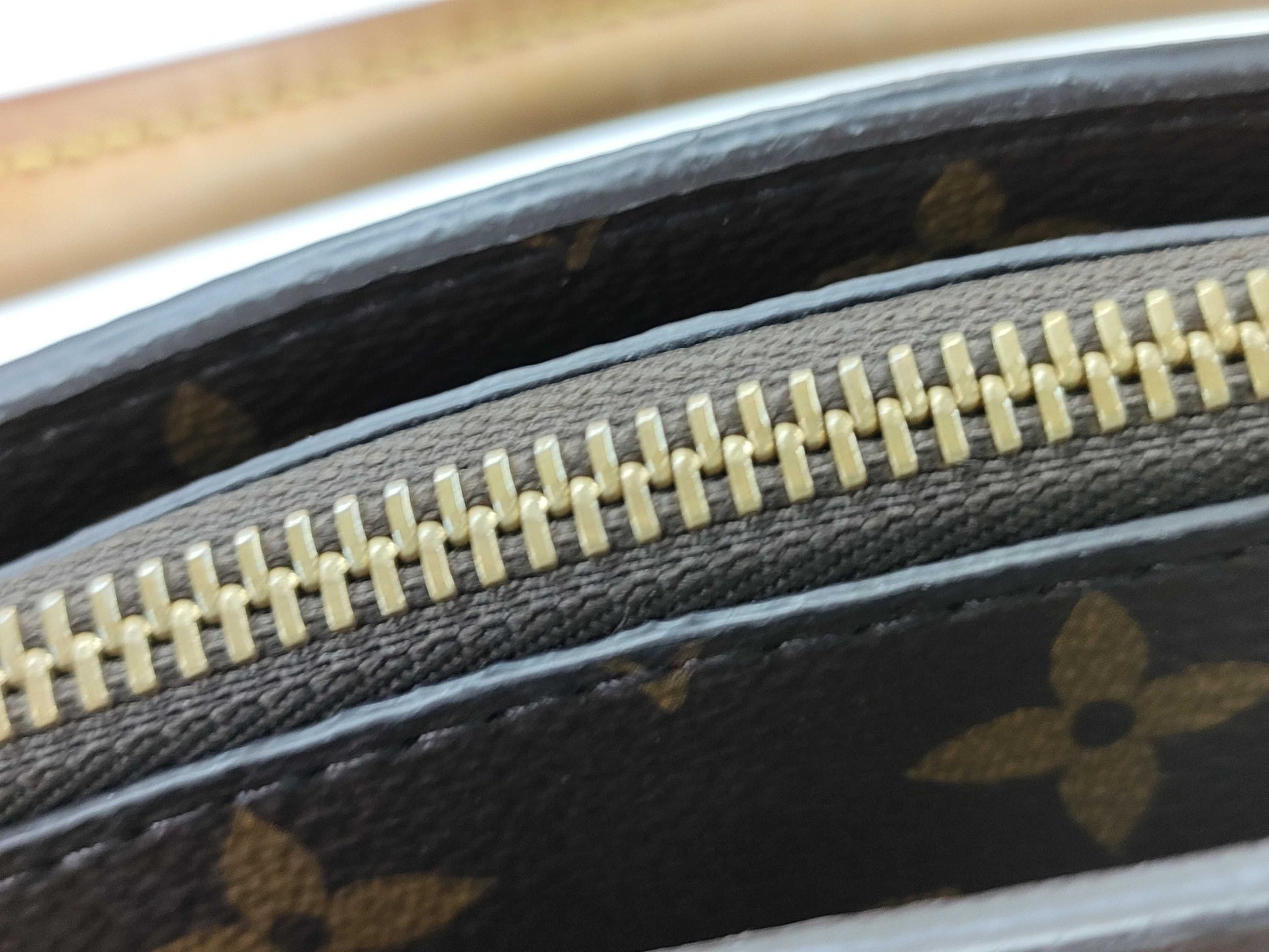 LOUIS VUITTON M45900 Monogram Louis Vuitton Montaigne Tote Bag