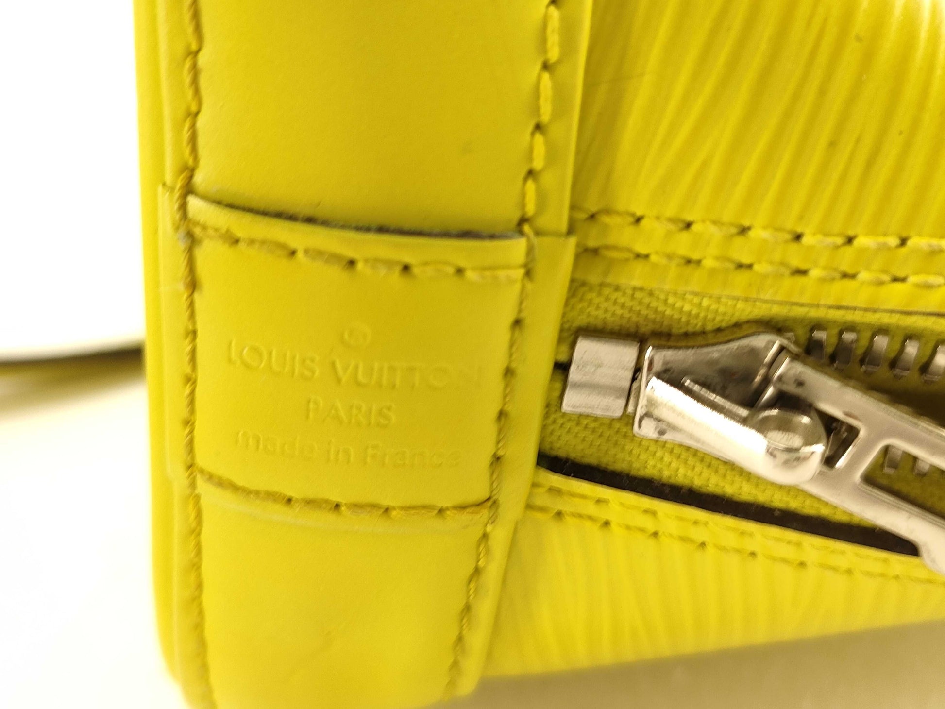 LOUIS VUITTON M57446 Epi Louis Vuitton Alma BB Handbag