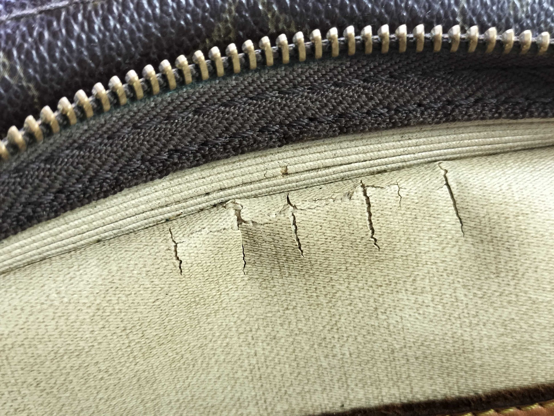 LOUIS VUITTON Monogram PH-Louis Vuitton Monogram Reporter Shoulder Bag 26cm