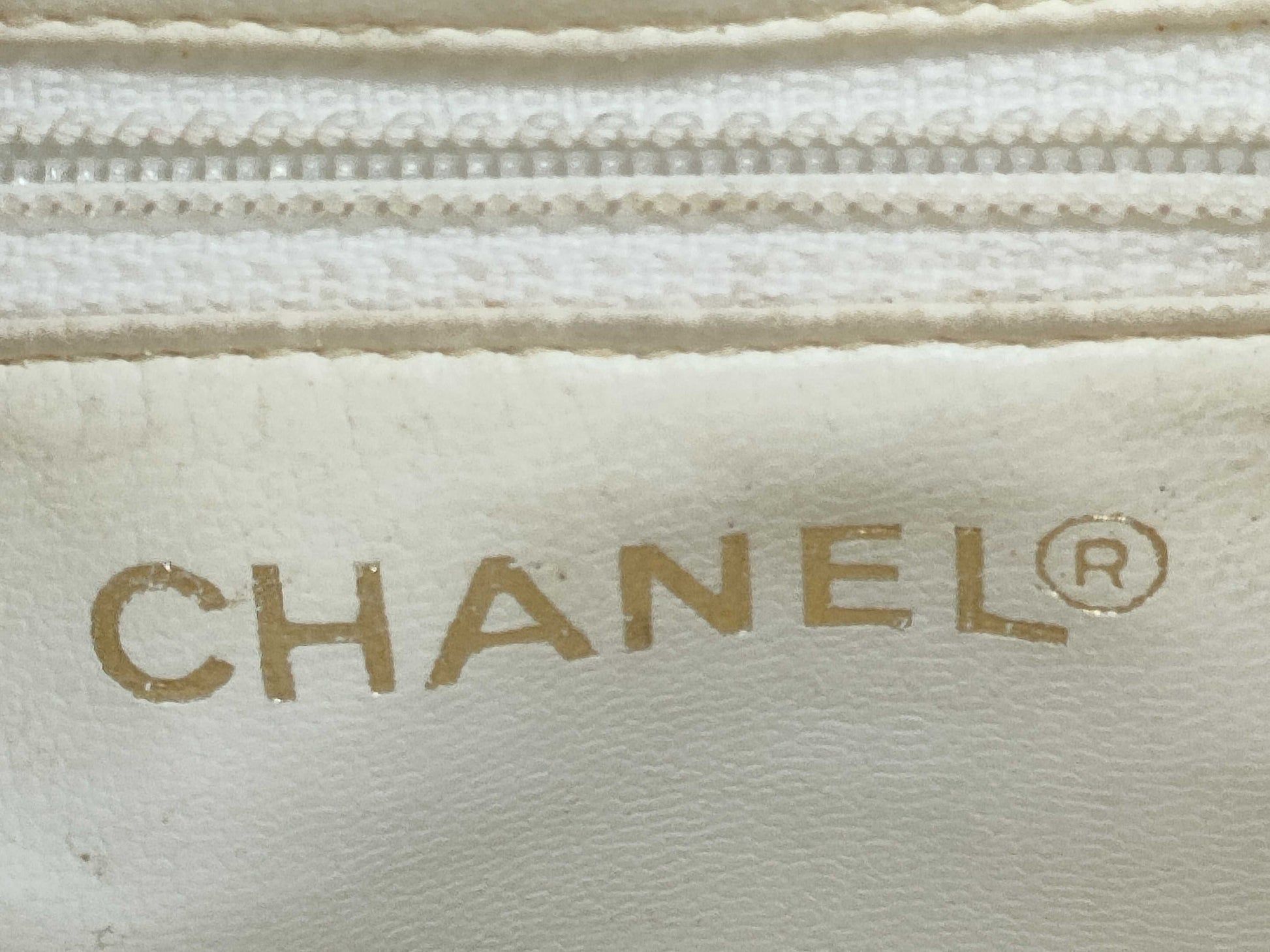 LOUIS VUITTON Chain Shoulder Bag/White Caviar Shoulder Bag