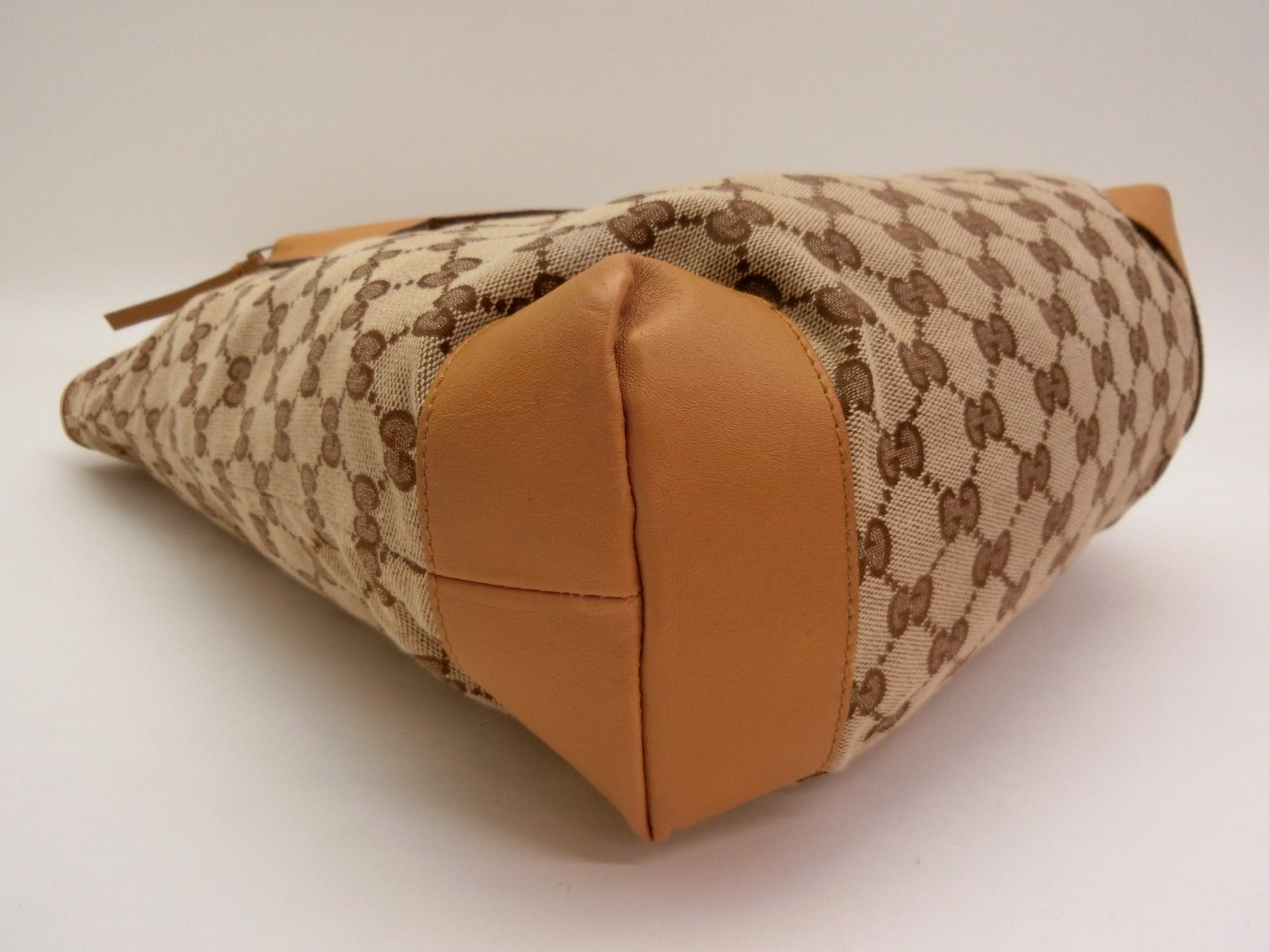 GUCCI GG Canvas Sherry Shoulder Bag