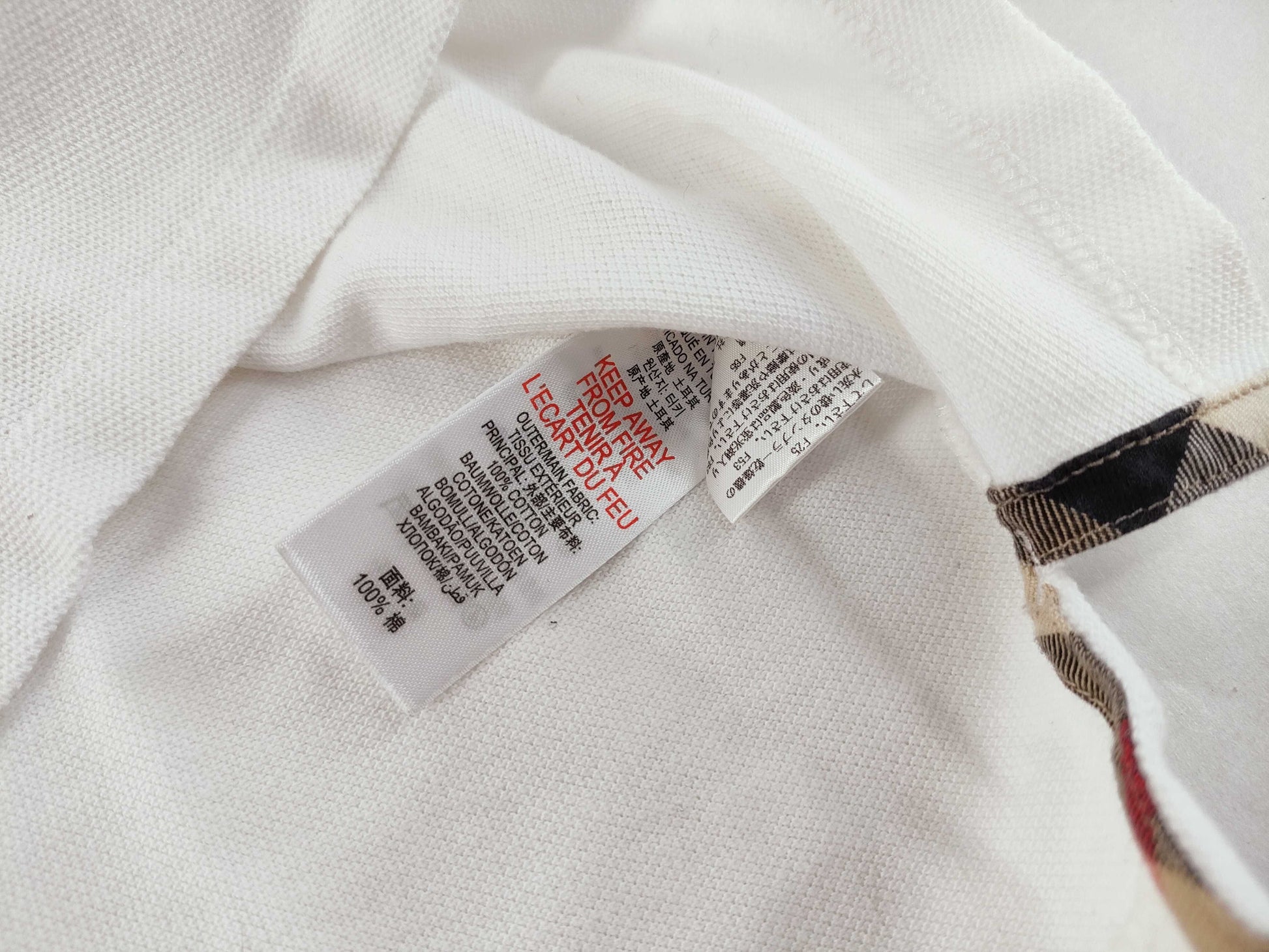 BURBERRY 5 pieces of Burberry clothing and other apparel