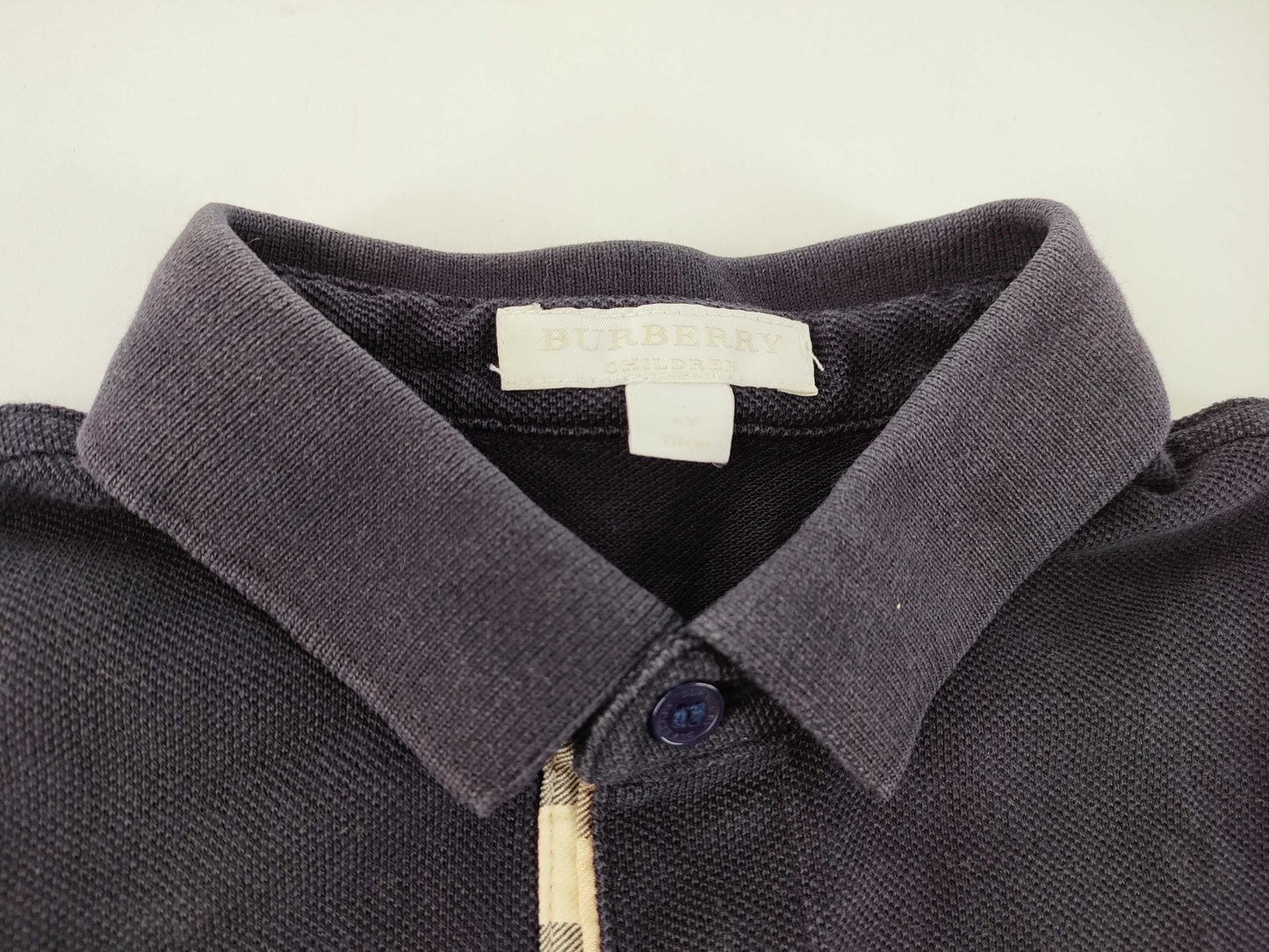 BURBERRY 5 pieces of clothing and other apparel