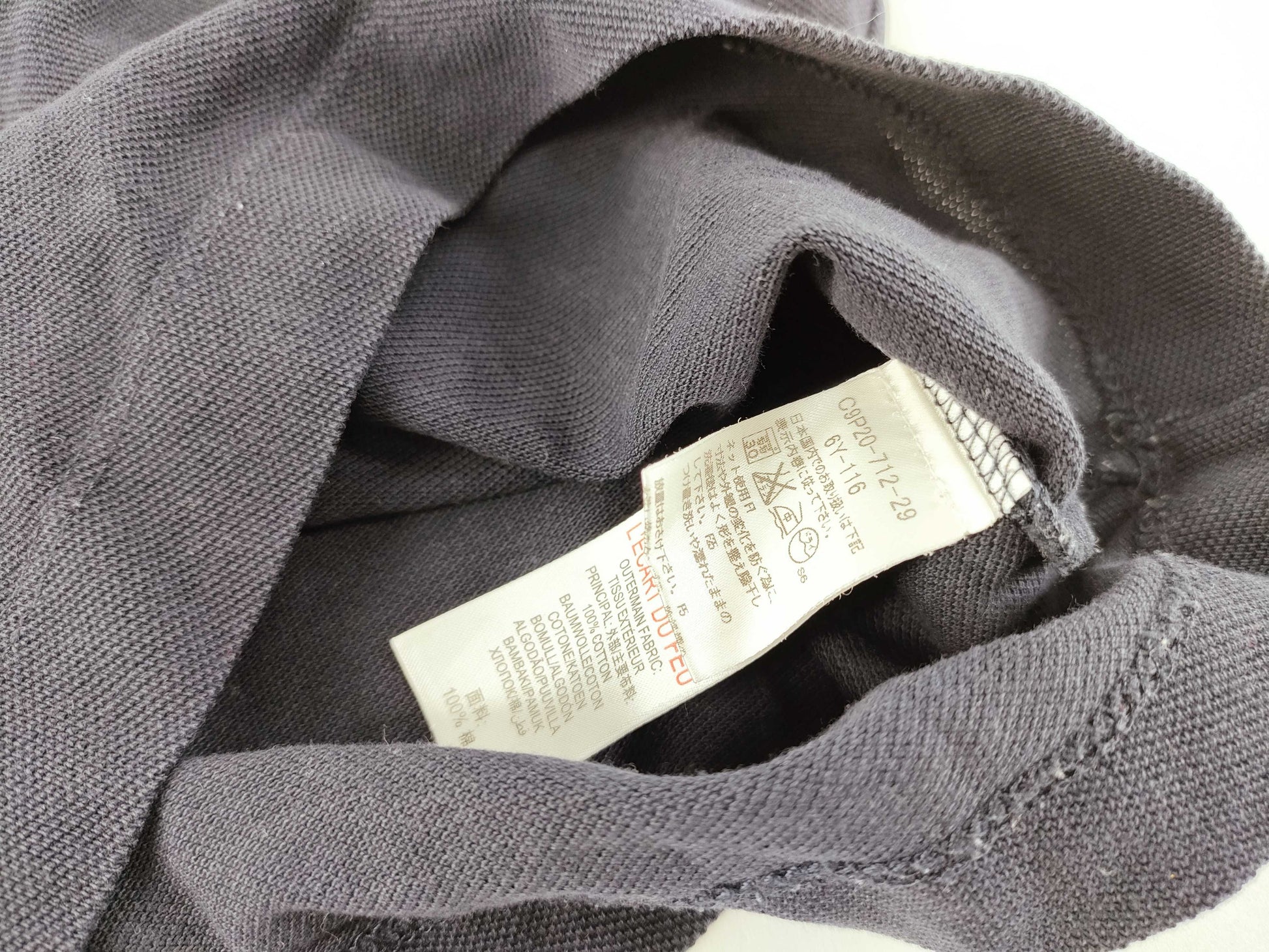 BURBERRY 5 pieces of clothing and other apparel