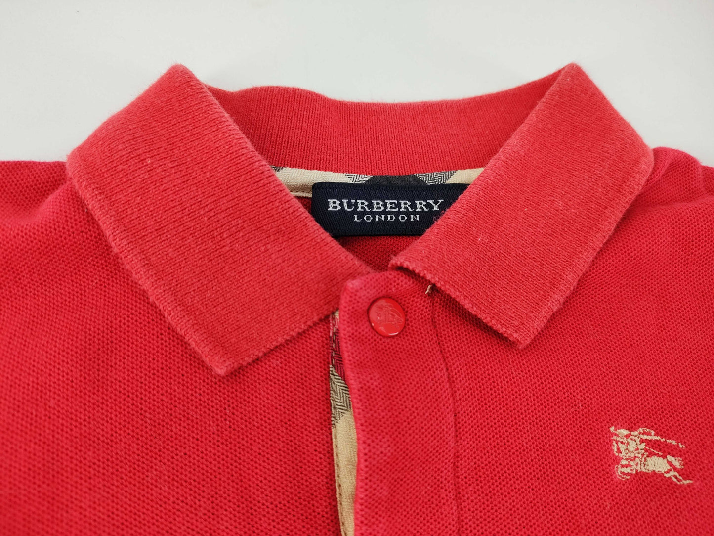 BURBERRY 5 pieces of clothing and other apparel