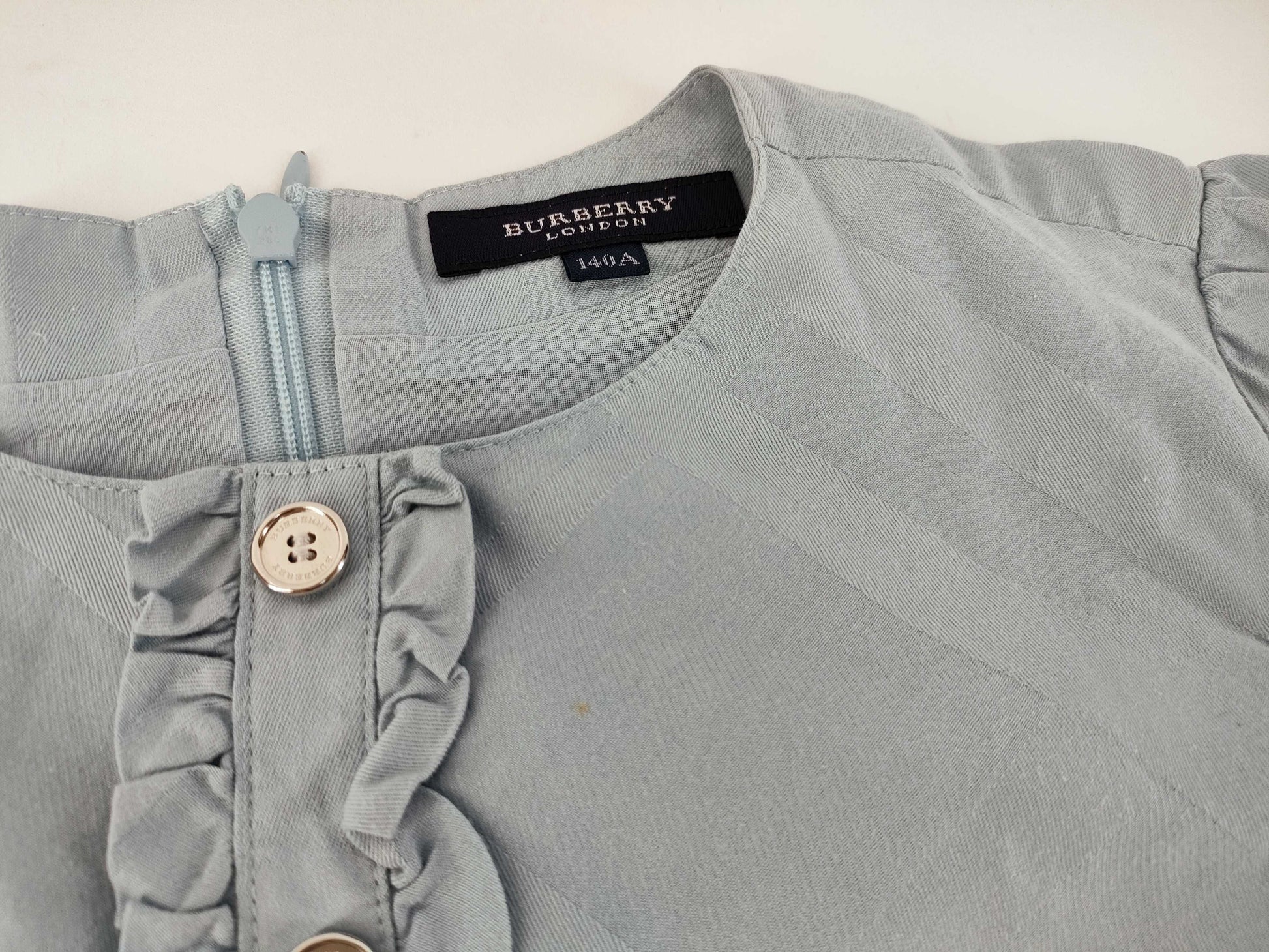 BURBERRY 5 pieces of clothing and other apparel