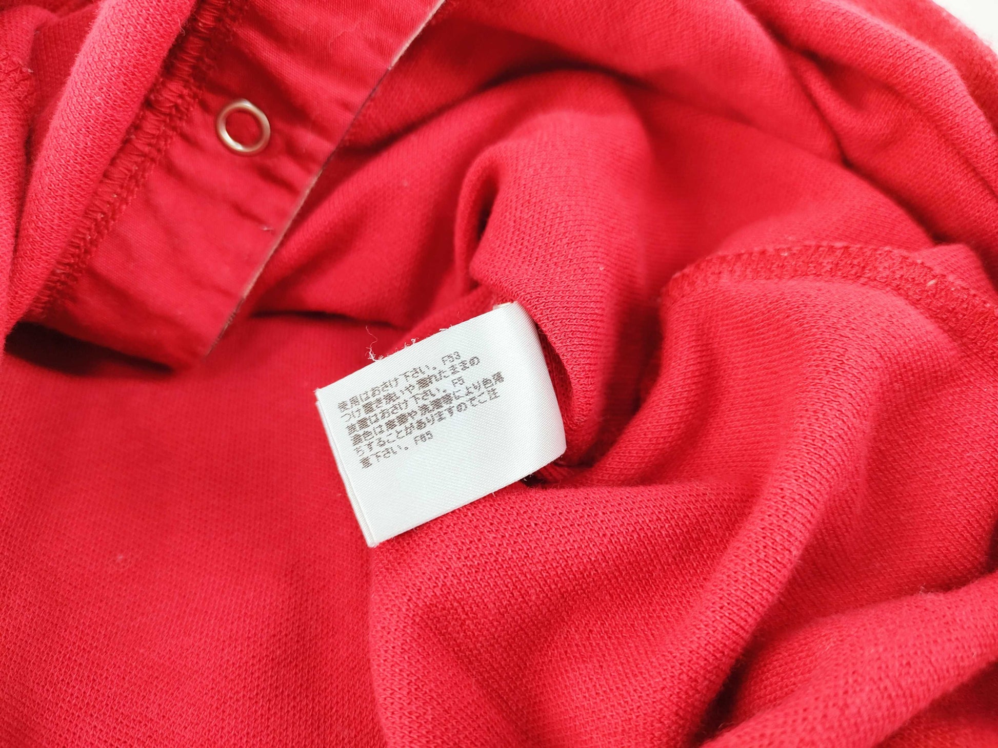BURBERRY 5 pieces of clothing and other apparel