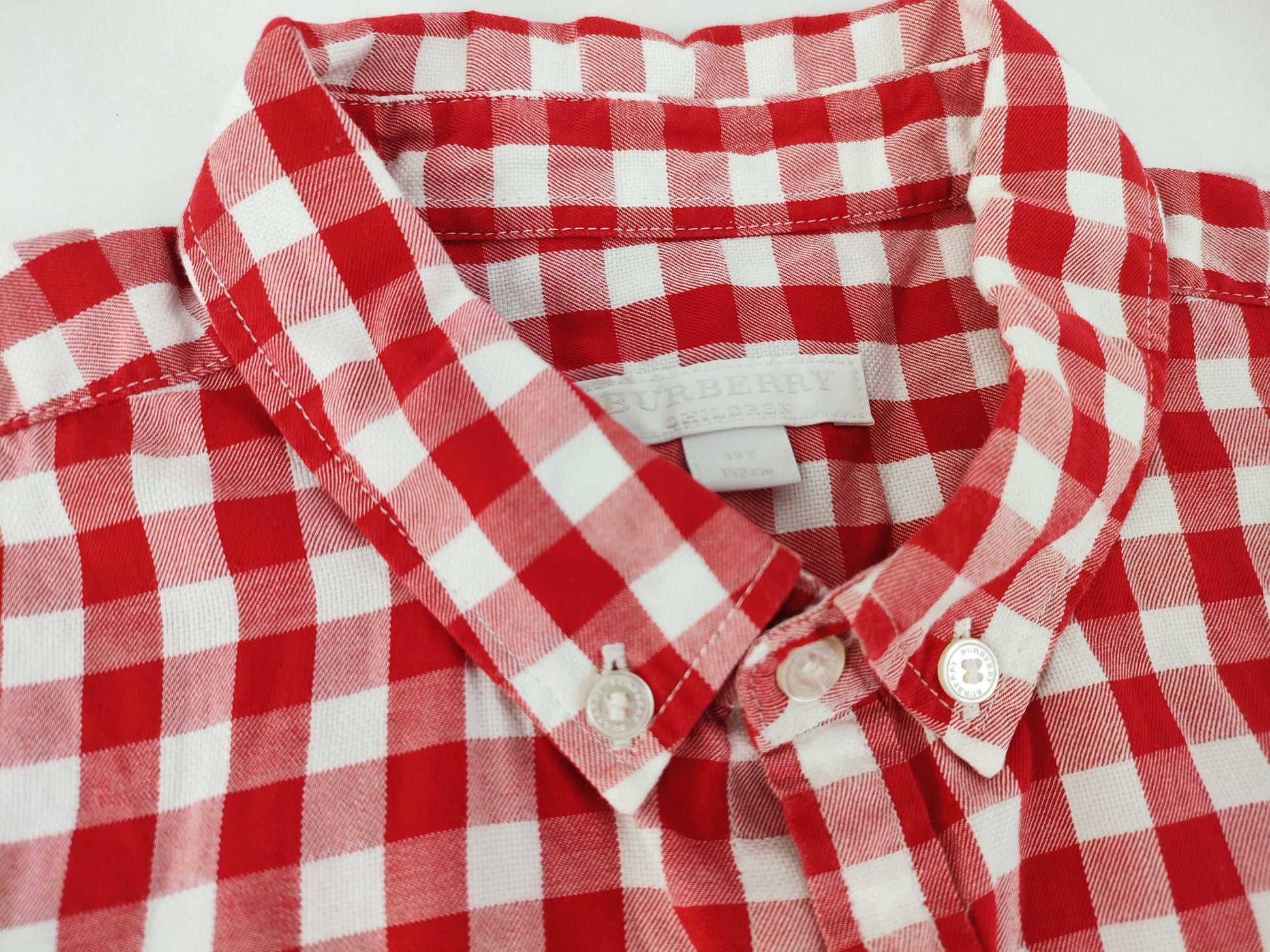 BURBERRY 5 pieces of clothing and other apparel