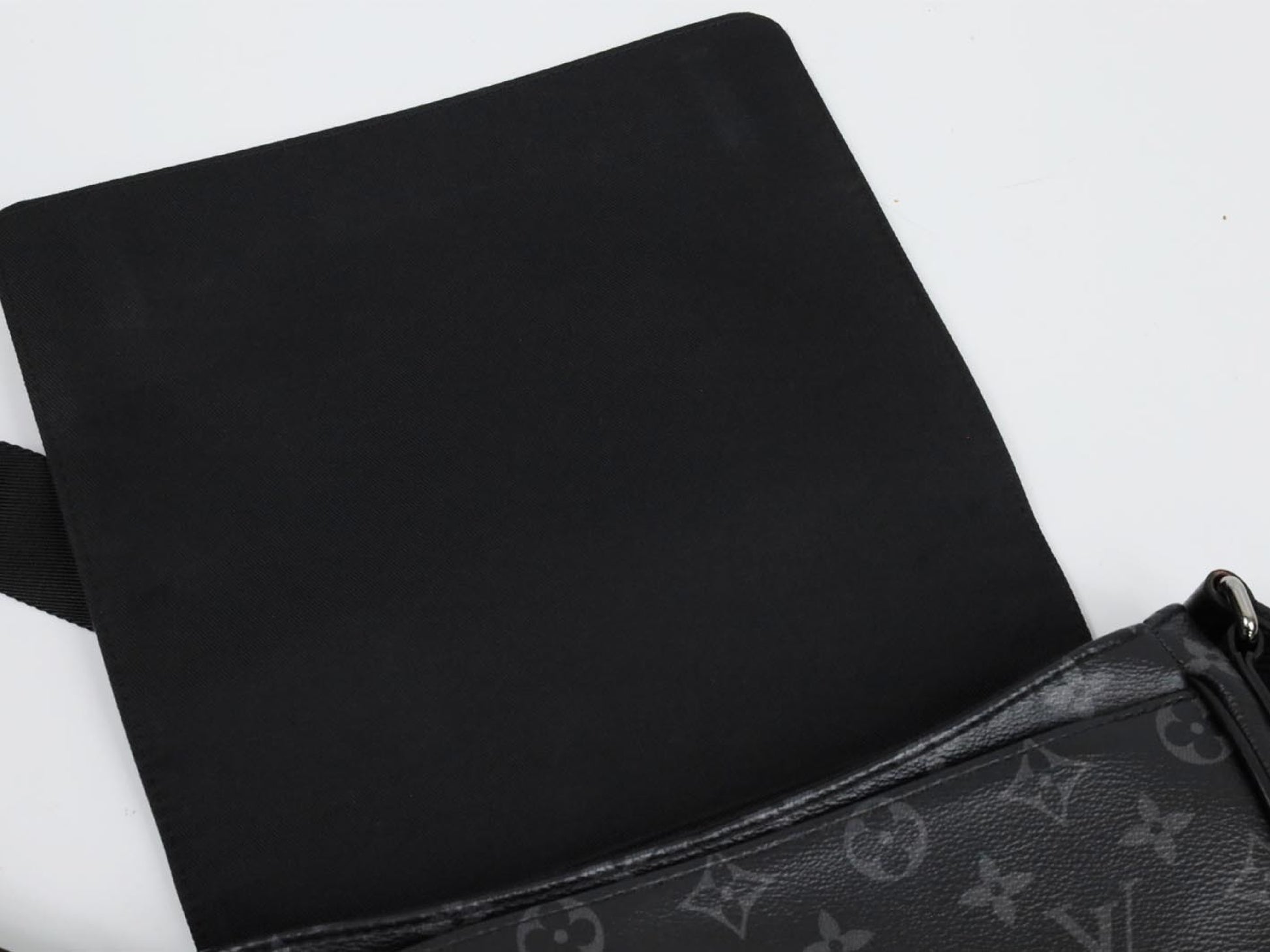 LOUIS VUITTON M46255 Eclipse District PM NV3 RFID Shoulder Bag