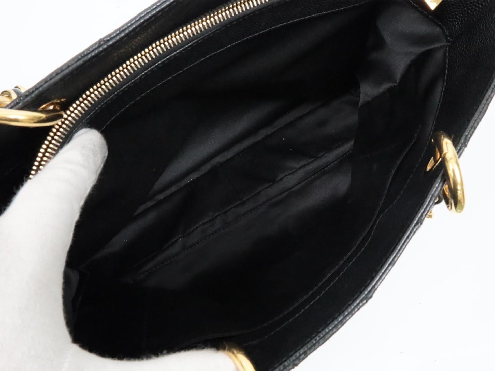 CHANEL GST Caviar 17 series shoulder bag
