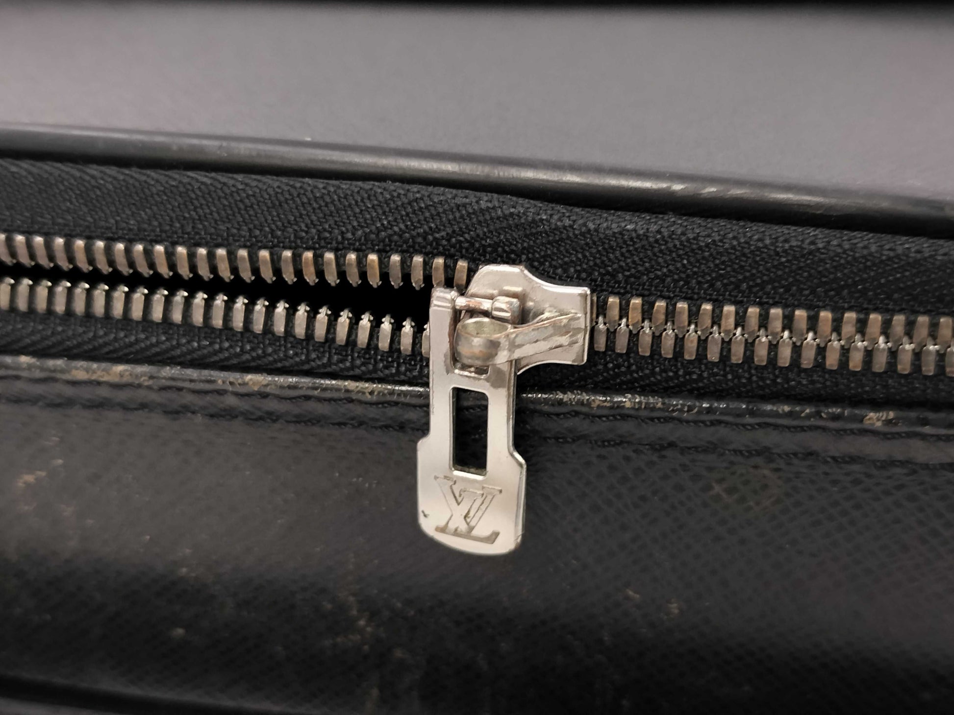 LOUIS VUITTON Pegasus 45 Taiga LV M23302 Carry Bag