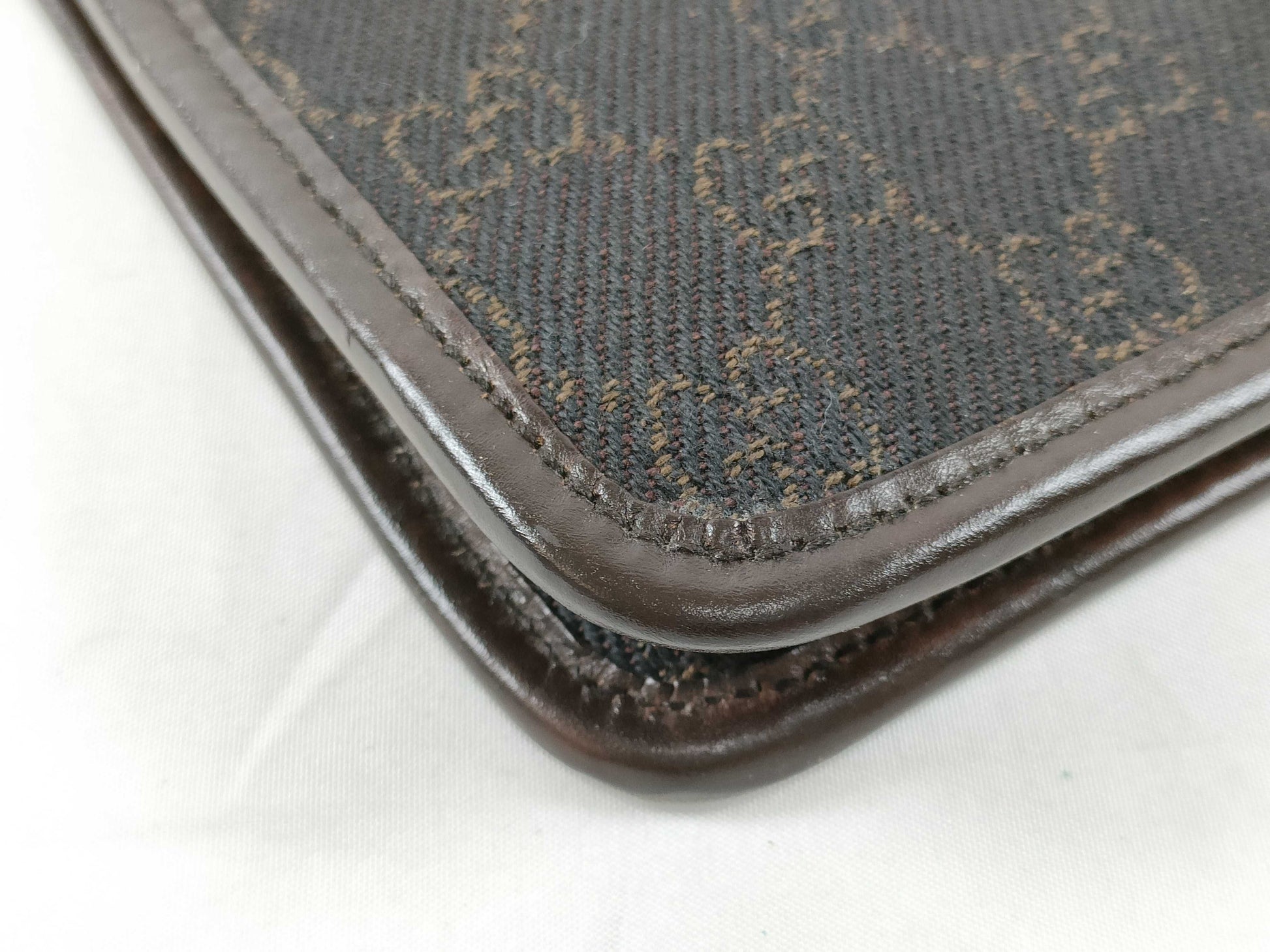 GUCCI GG Canvas Shoulder Bag