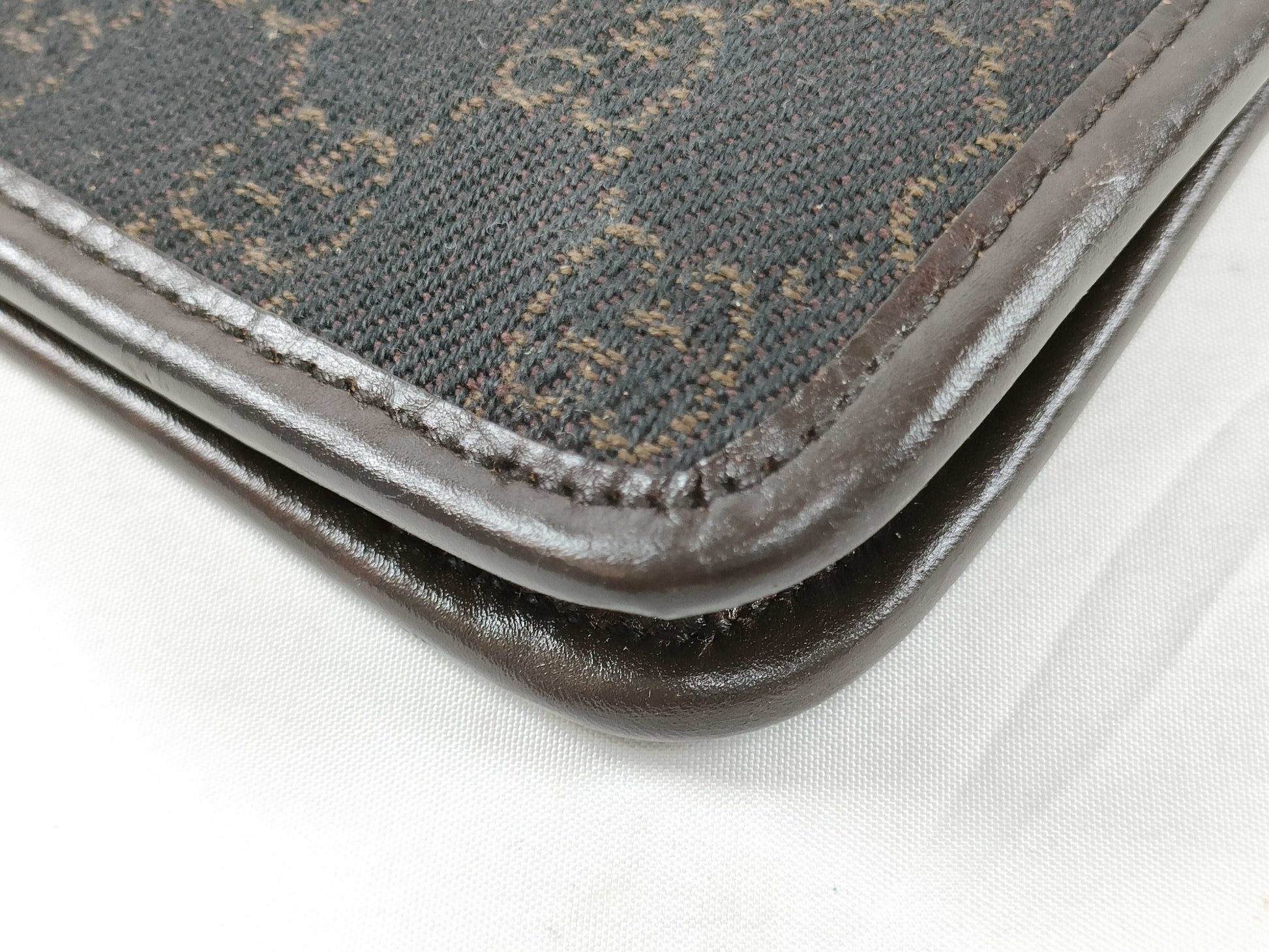 GUCCI GG Canvas Shoulder Bag