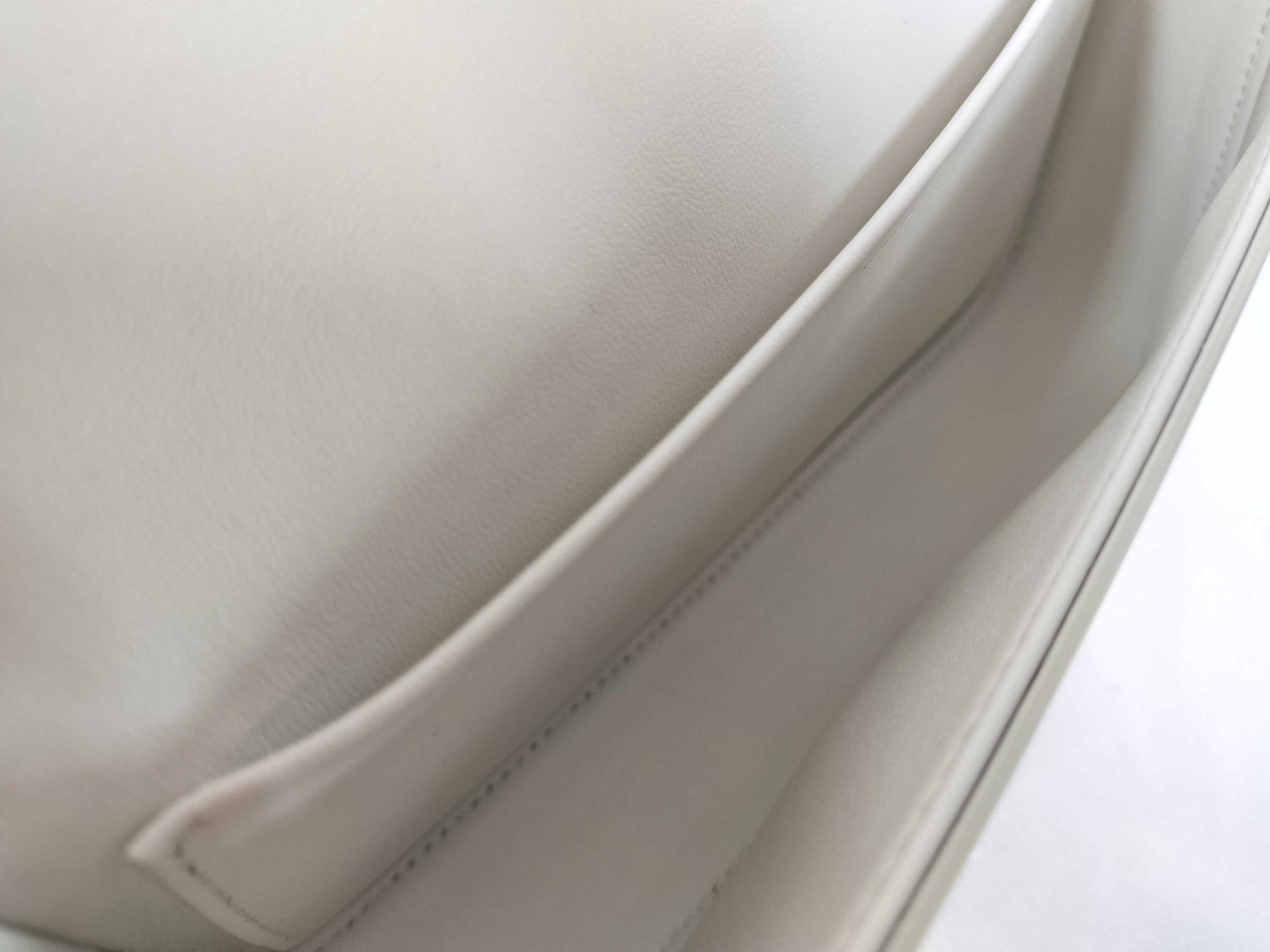 CELINE Triomphe Cuir Chain Shoulder Bag White