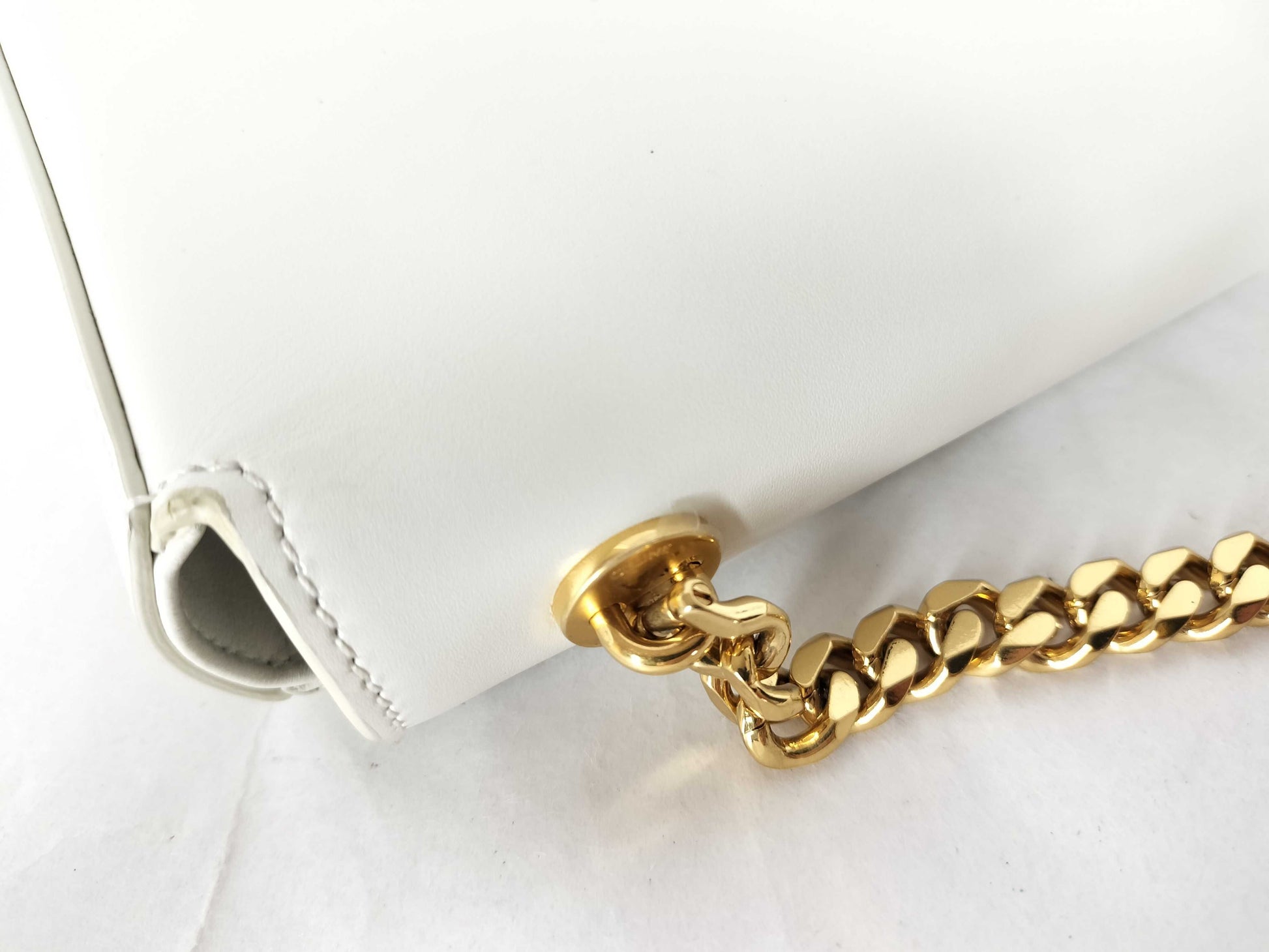 CELINE Triomphe Cuir Chain Shoulder Bag White