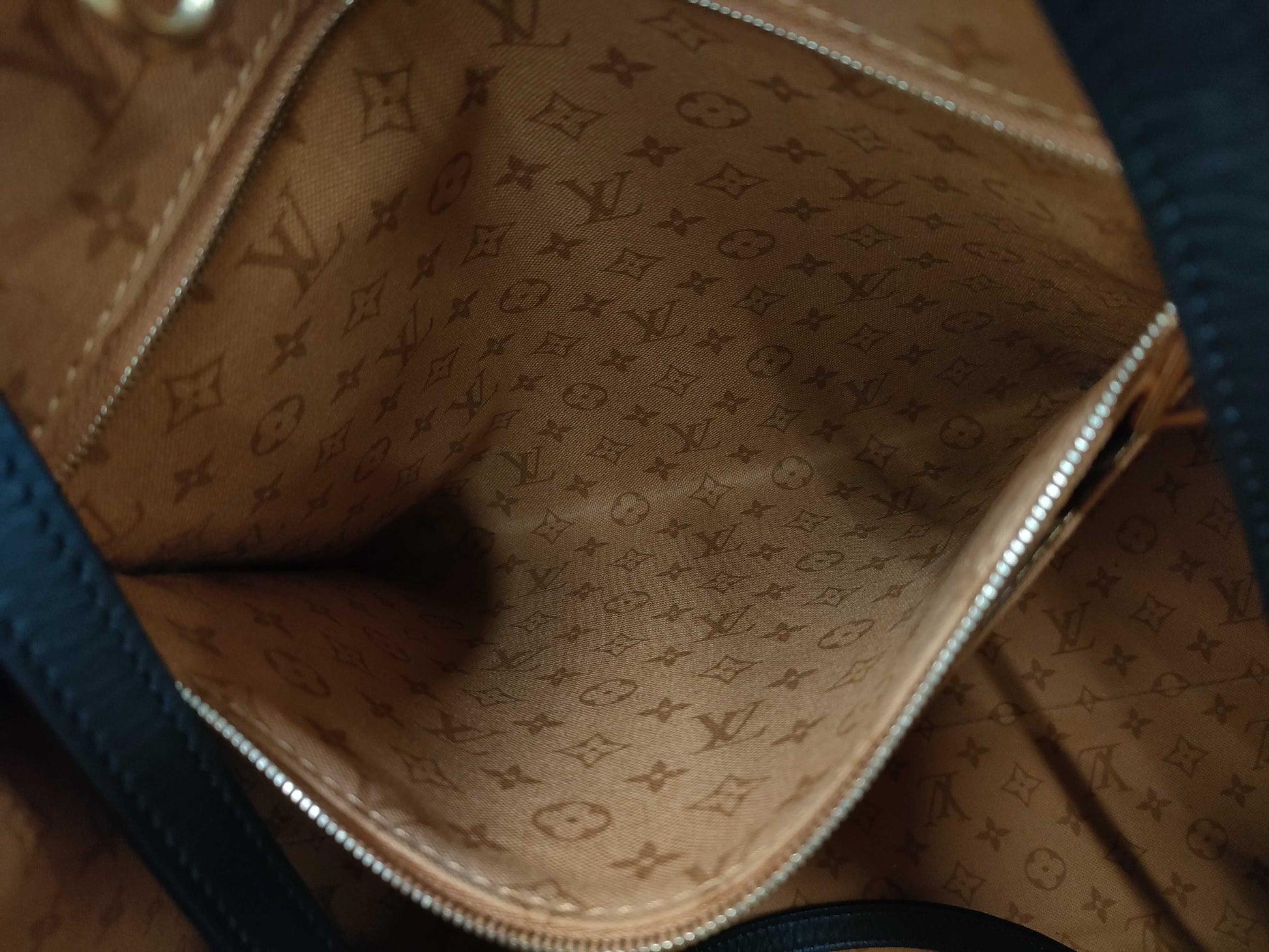 LOUIS VUITTON LV On the Go GM M45359 Handbag
