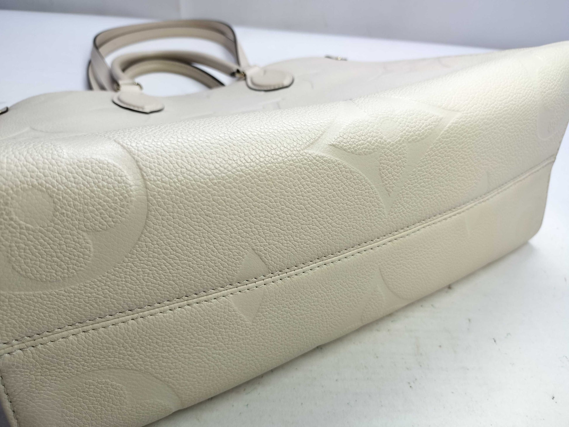 LOUIS VUITTON Monogram Empreinte Louis Vuitton On the Go MM Tote Bag