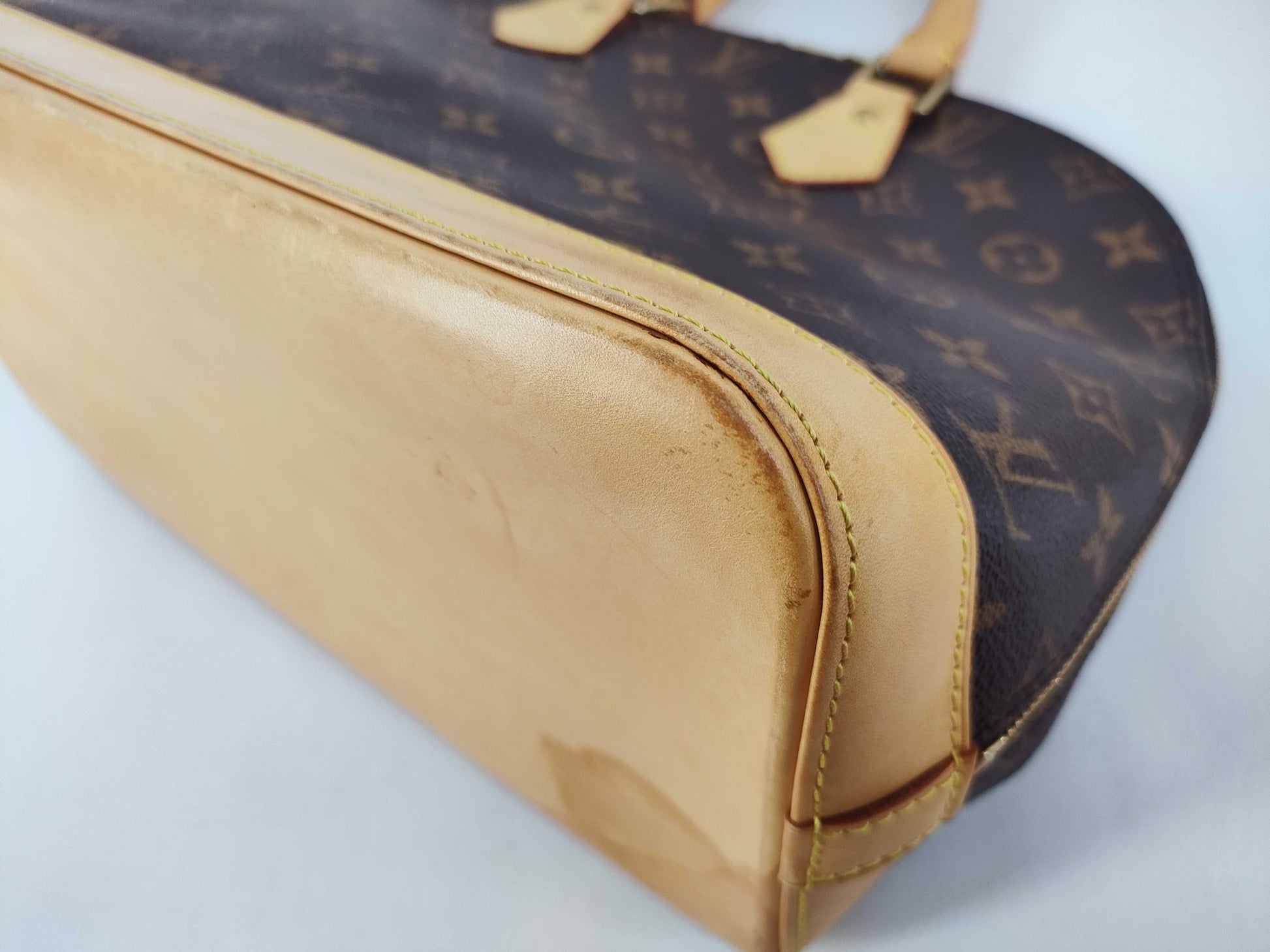 LOUIS VUITTON M51130 Monogram Louis Vuitton Alma M51130 Handbag
