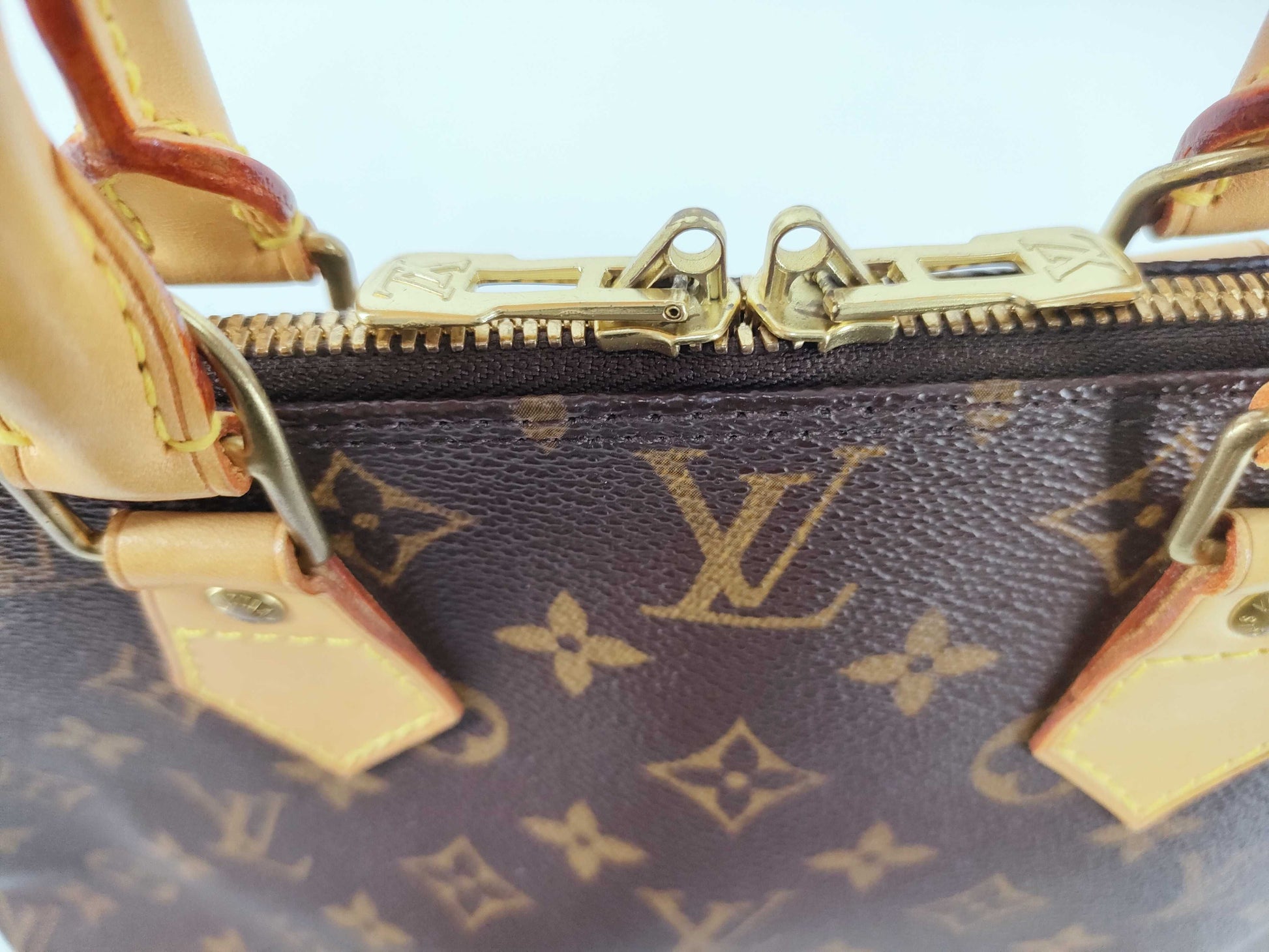 LOUIS VUITTON M51130 Monogram Louis Vuitton Alma M51130 Handbag