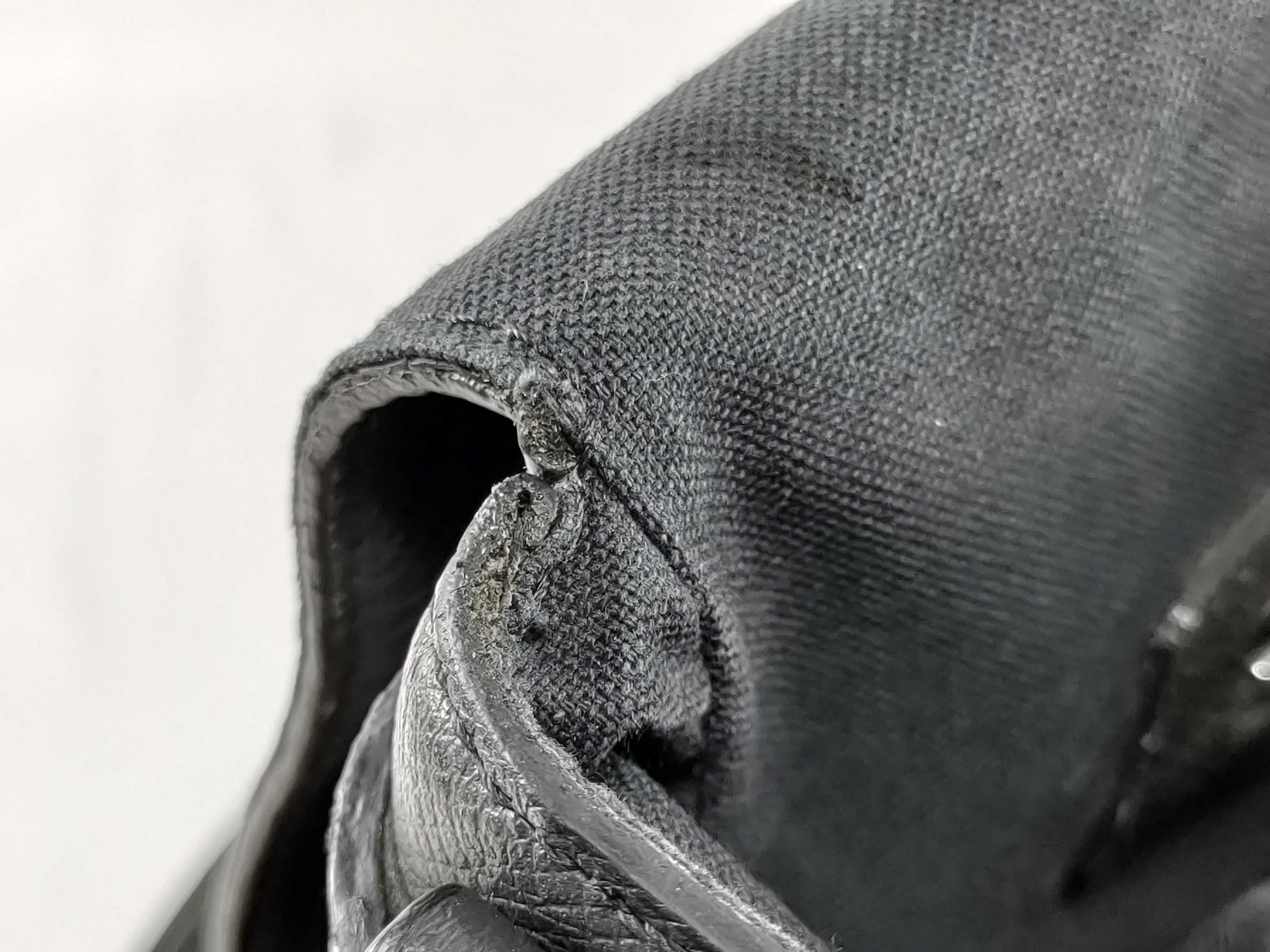 LOUIS VUITTON M 32627 Taiga LV Shoulder Bag