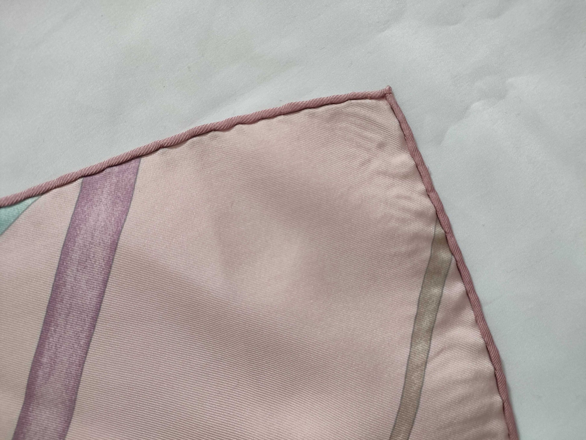HERMES Carré 90 ATTRAPE TES REVES Catch Your Dream Pink Silk Other Accessories