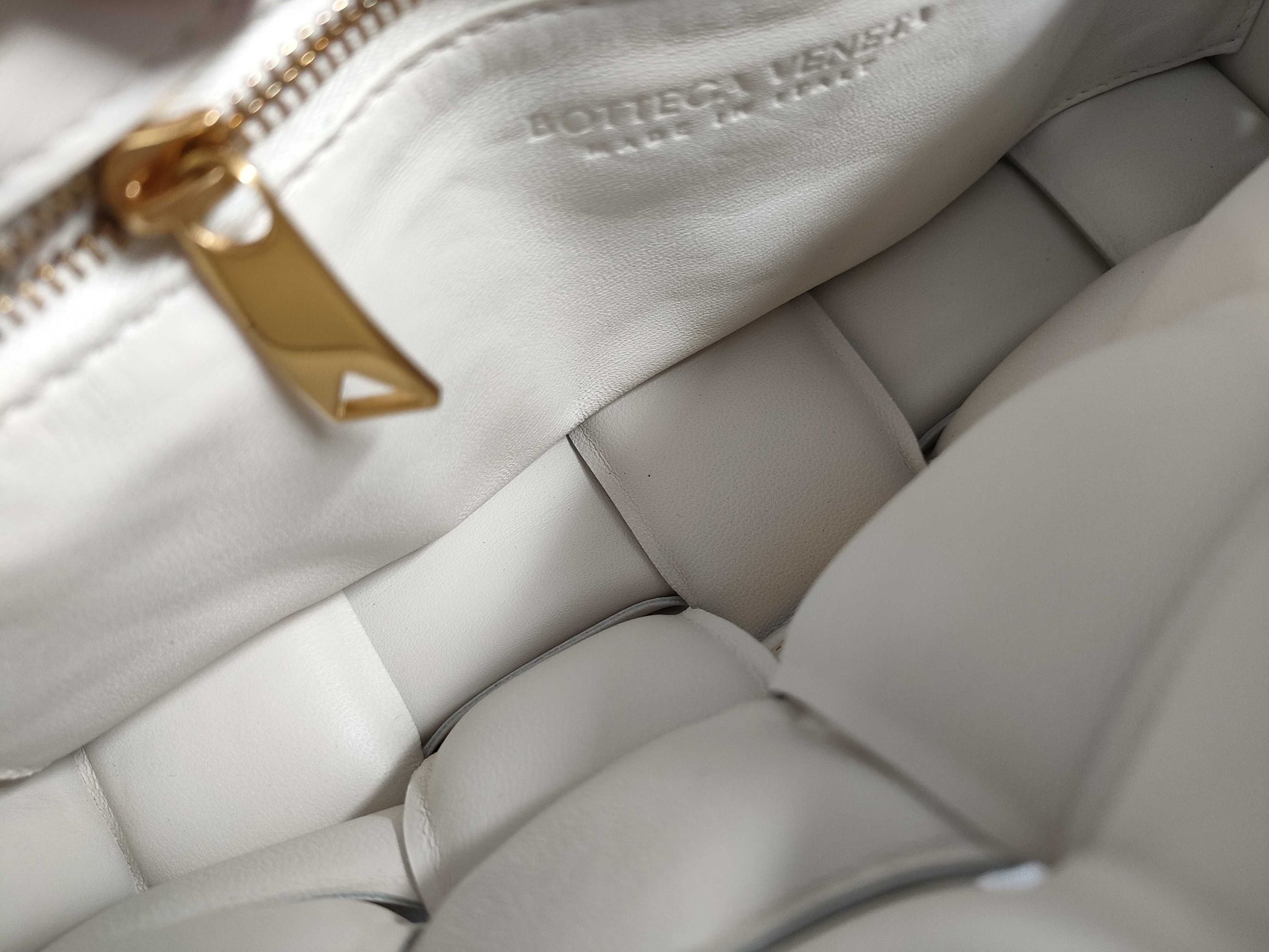 BOTTEGA VENETA Intrecciato Bottega Veneta Maxi Intrecciato 2-Way Shoulder Bag