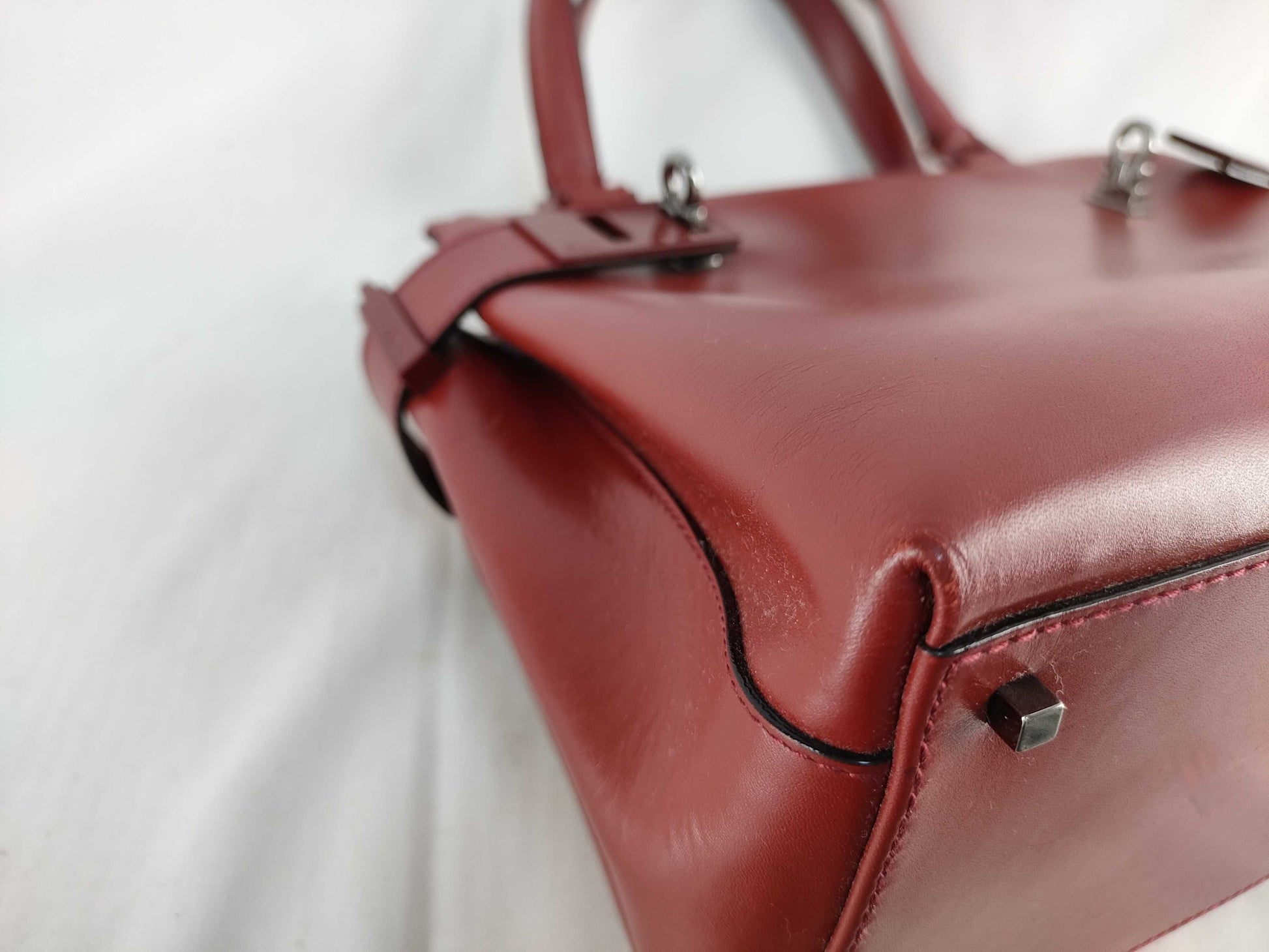 Salvatore Ferragamo Gancini Handbag AQ-21 8881 Handbag