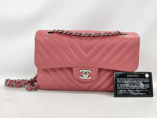 CHANEL V-stitch chain shoulder bag