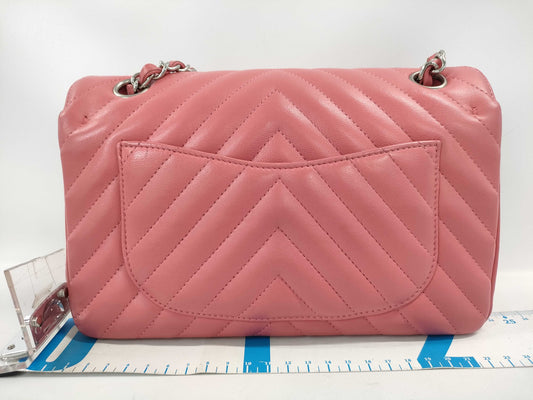 CHANEL V-stitch chain shoulder bag